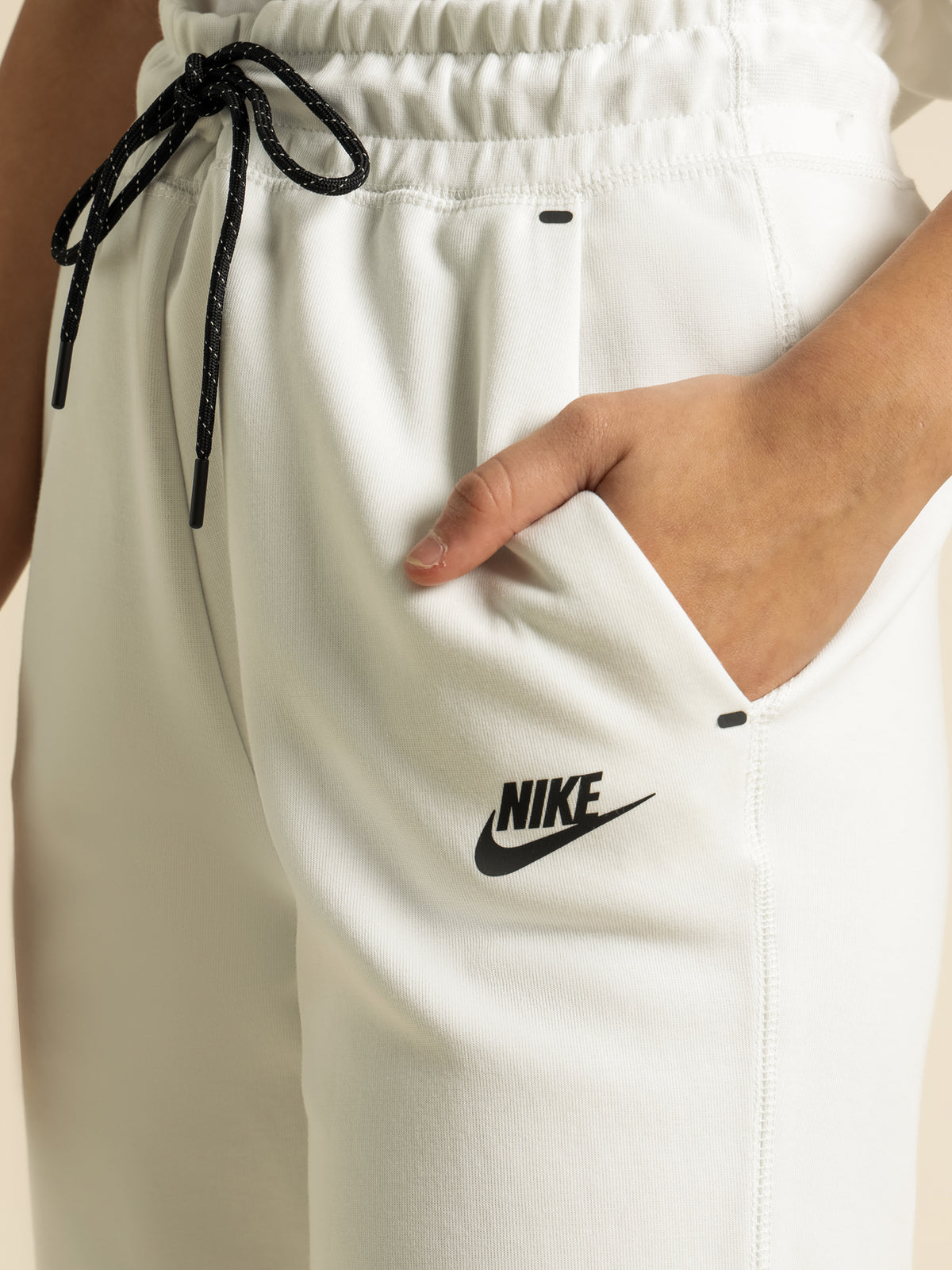 Nike Sportswear Tech Fleece Trackpants | Summit Whi