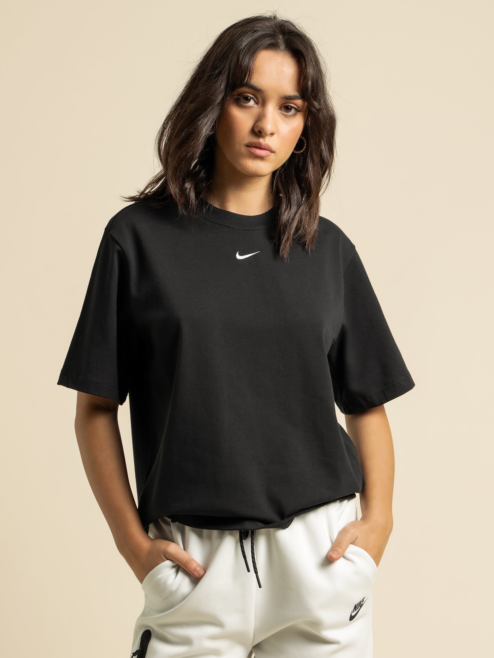 Nike NSW Logo Essential T-Shirt Black/White | Glue Store