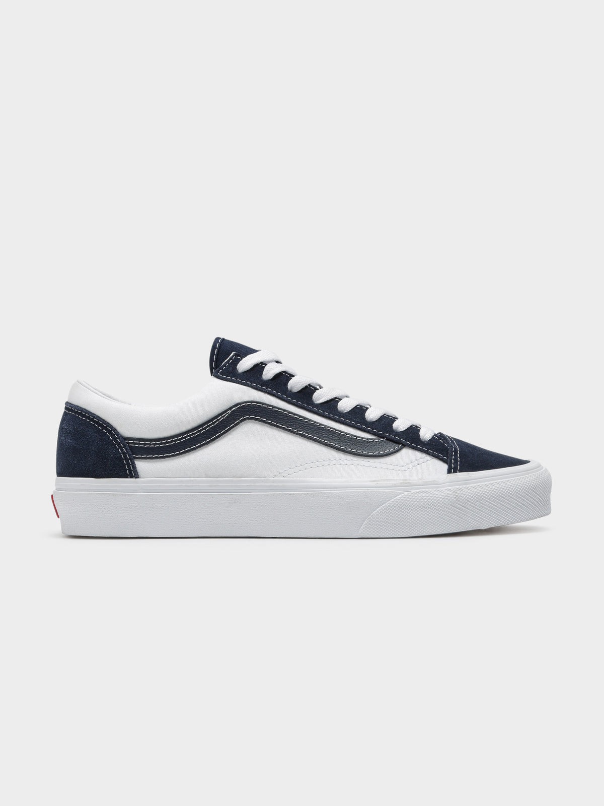 Mens Style 36 Classic Sneakers in Navy &amp; White