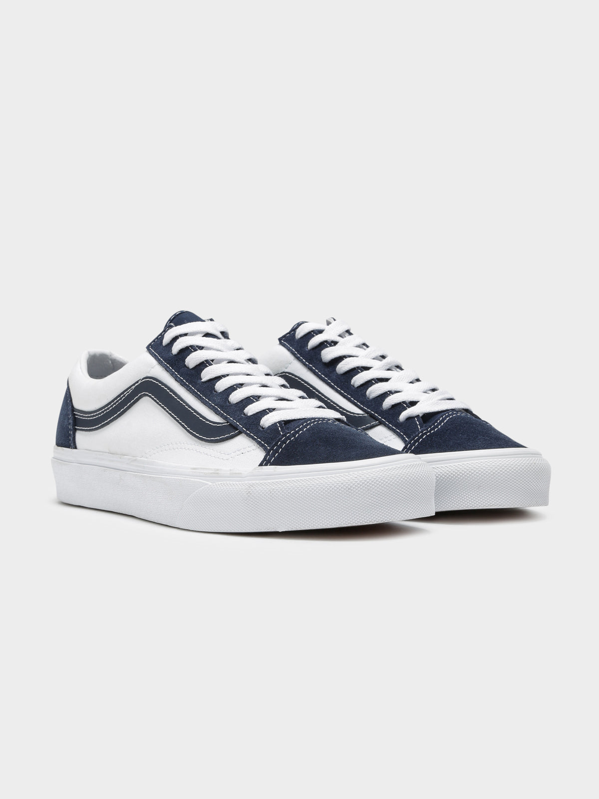 Mens Style 36 Classic Sneakers in Navy &amp; White