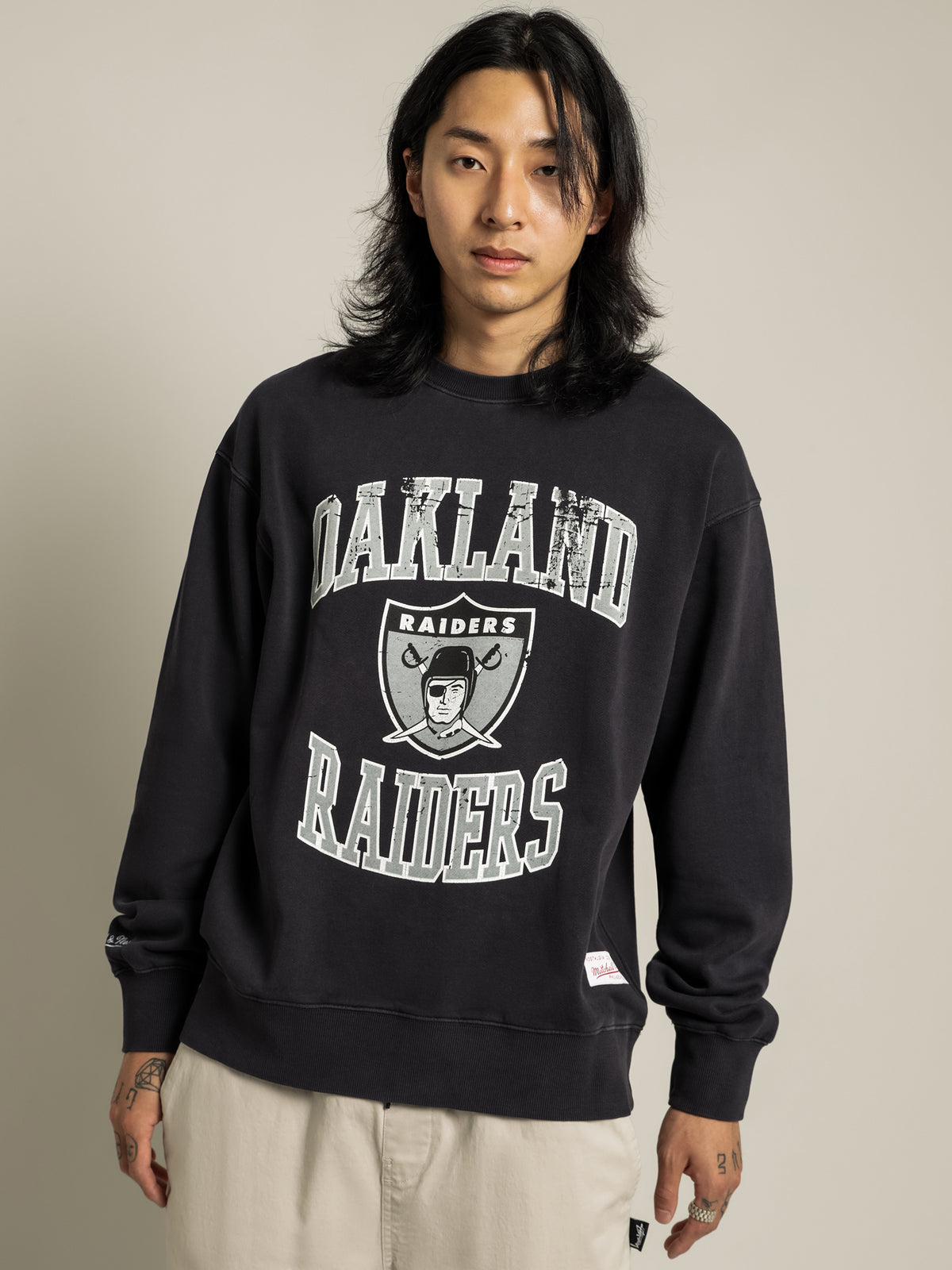Oakland Raiders NFL Vintage Crest Crew in Faded Black