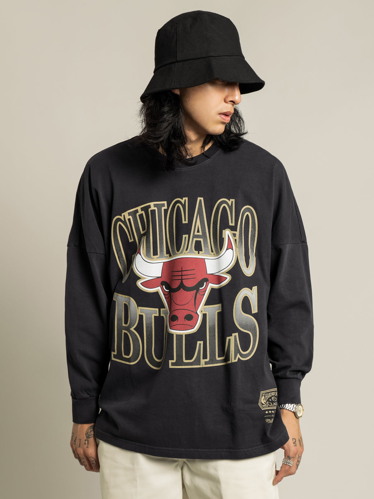 Vintage Bulls Oversized Crew in Black