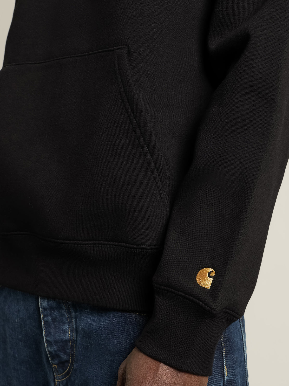 Chase Neck Zip Sweat in Black