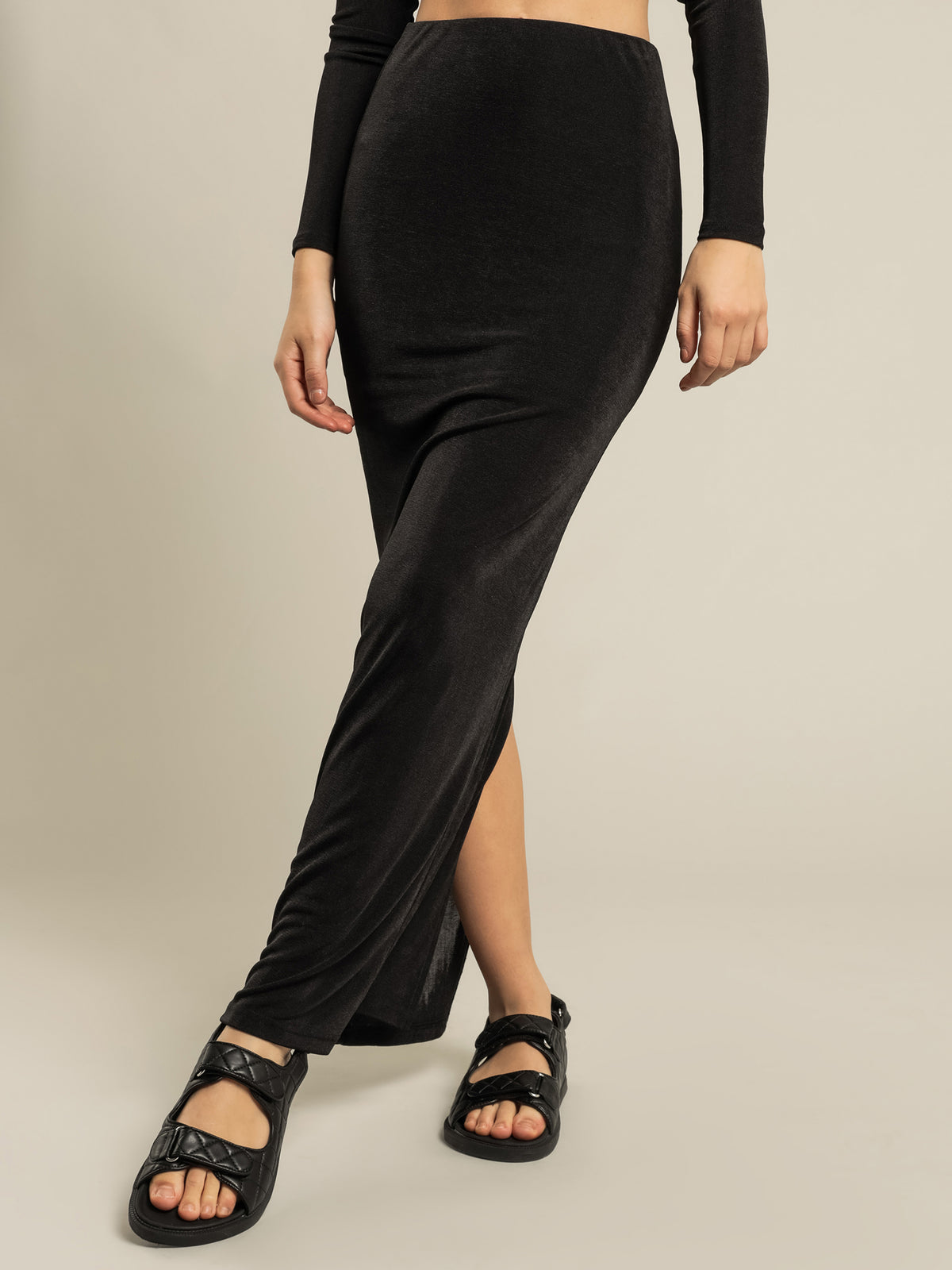 Talia Midi Skirt in Black