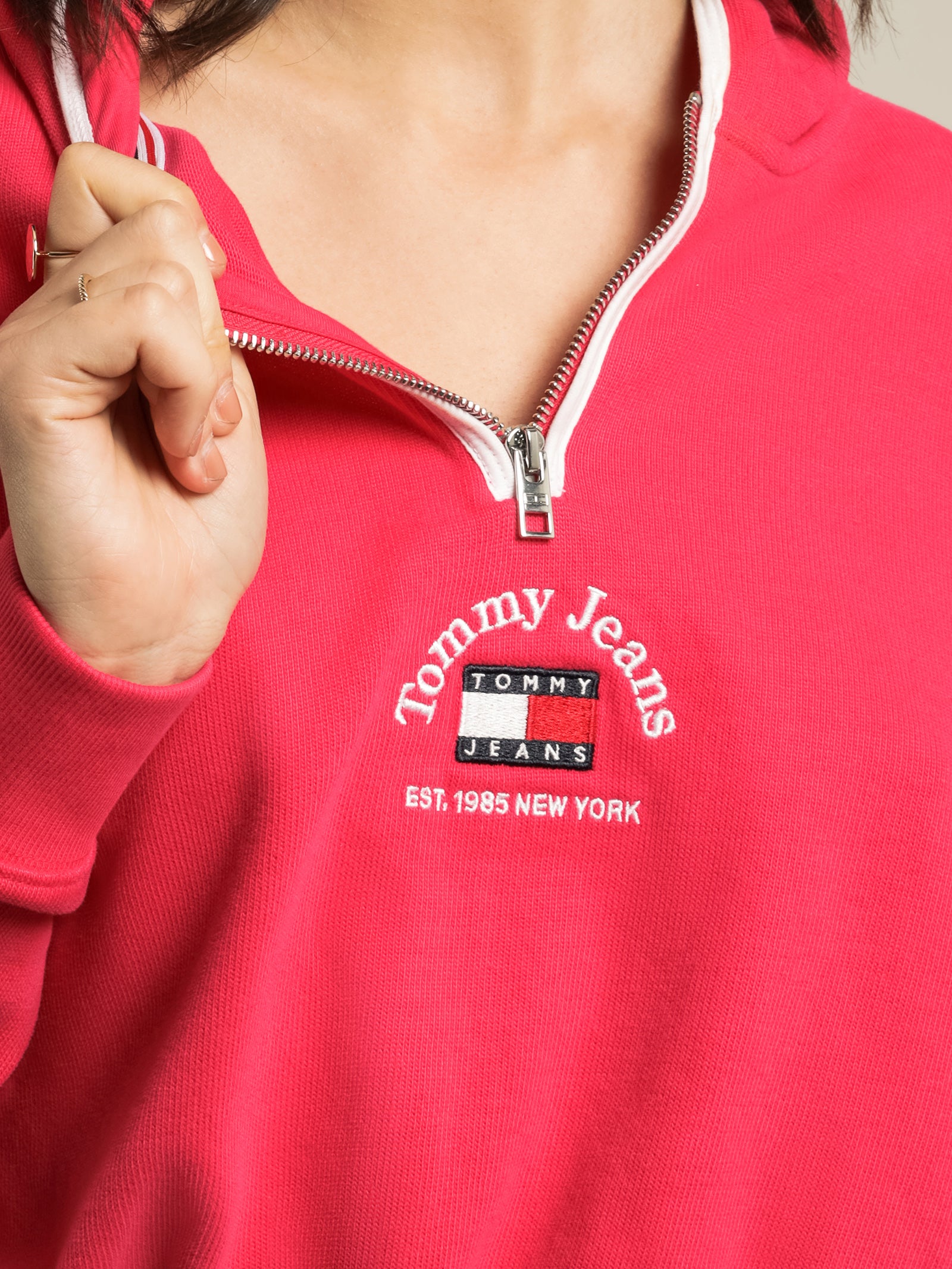 Tommy Badge Timeless Cropped Hoodie