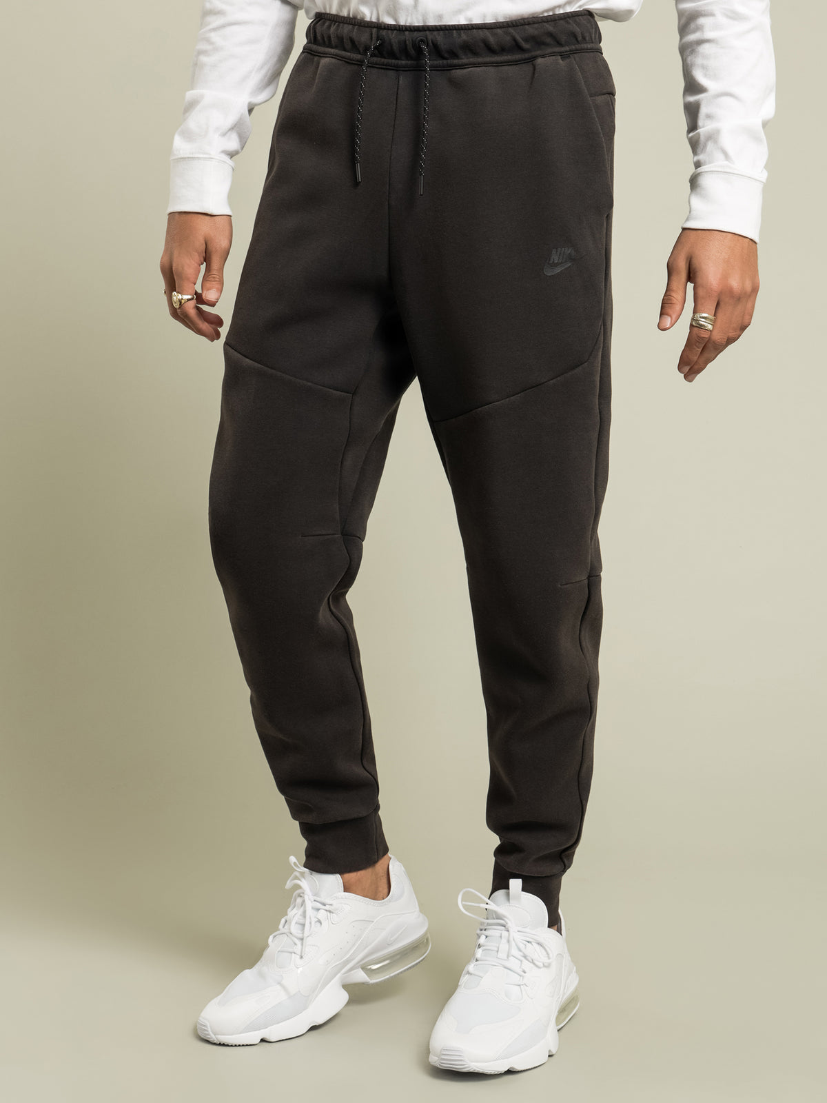 Sportswear Tech Fleece Jogger in Washed Black