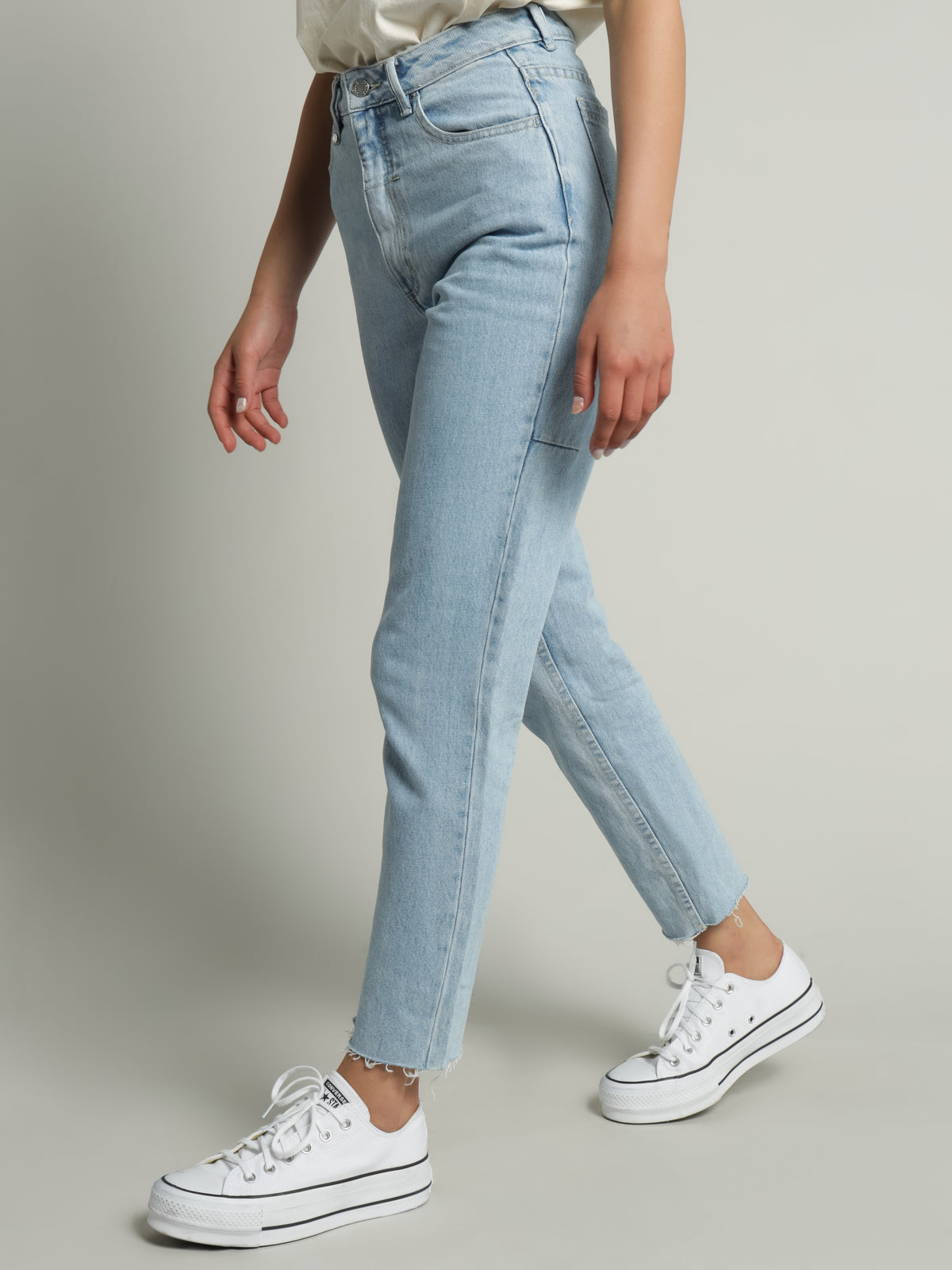 Casey Cropped Slim Jeans in Clear Blue