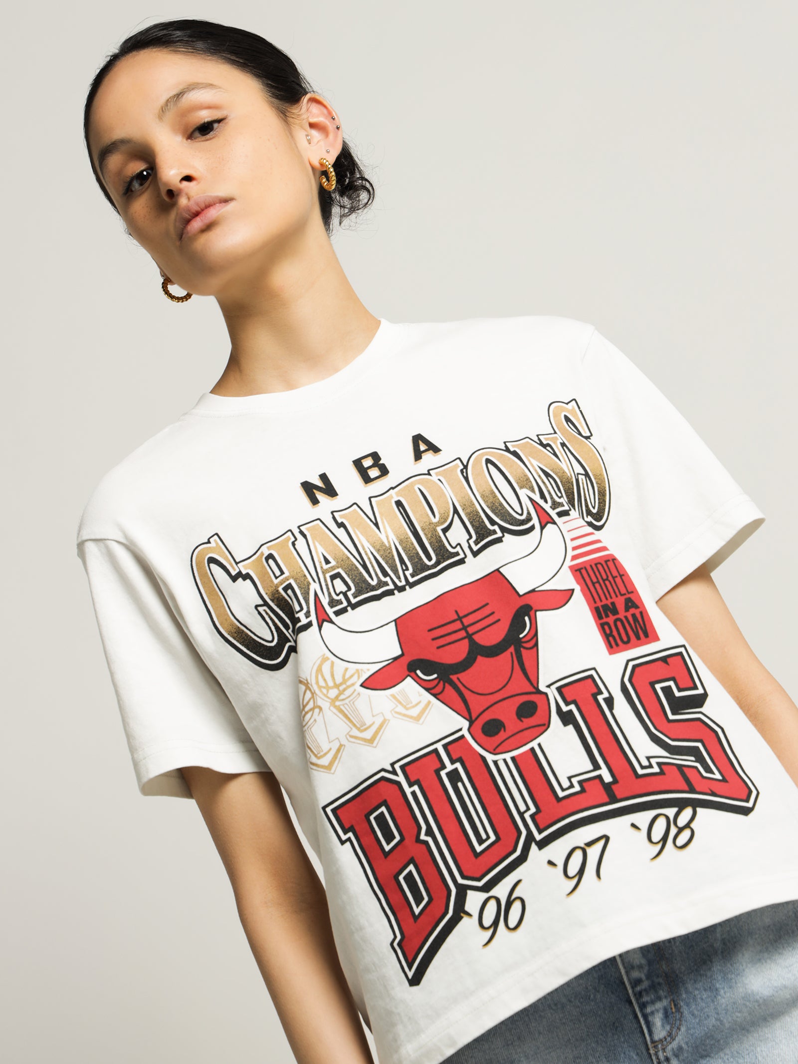 NBA Champs Chicago Bulls T-Shirt in Vintage White - Glue Store
