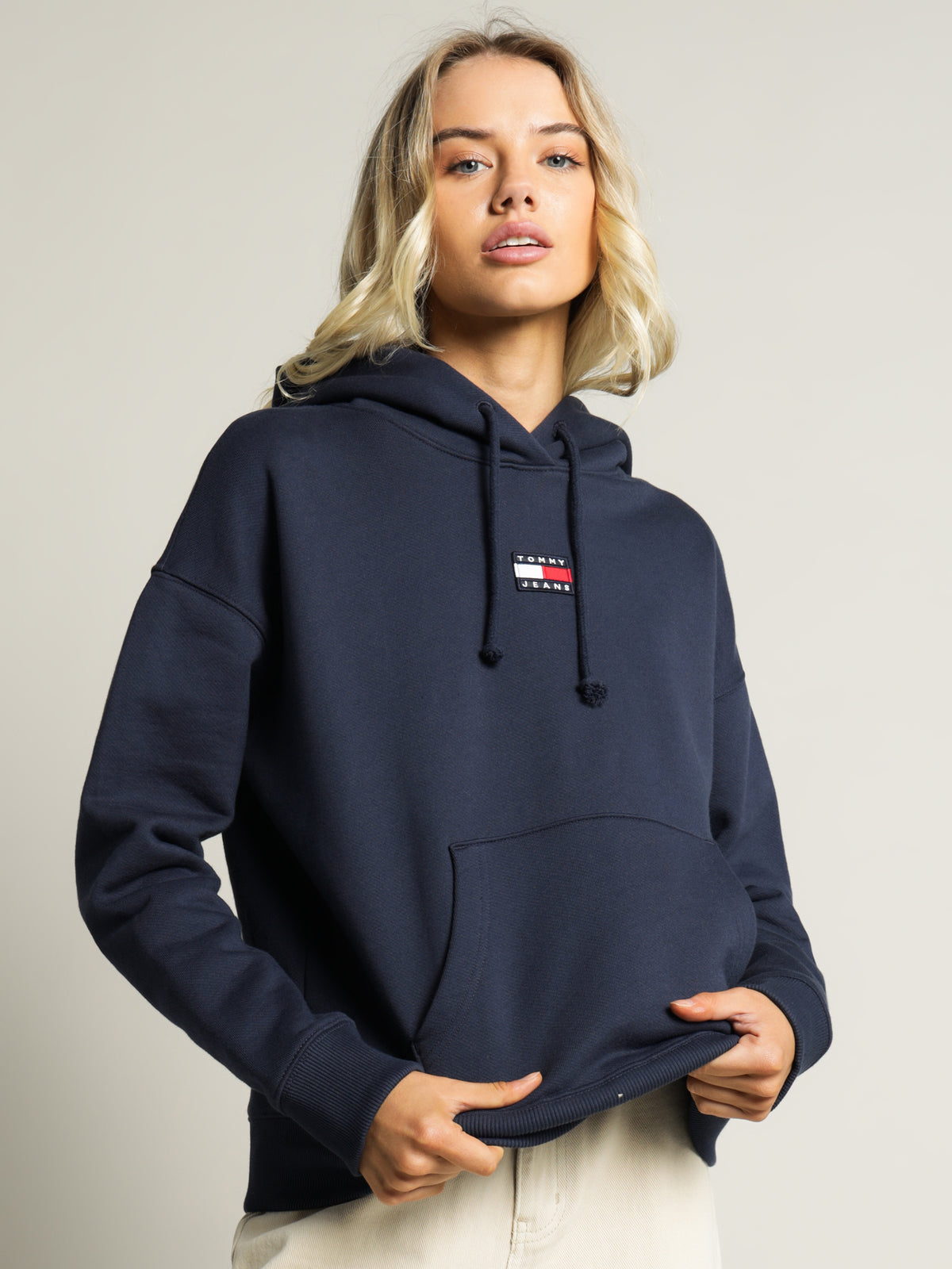 Tommy Centre Badge Hoodie in Navy