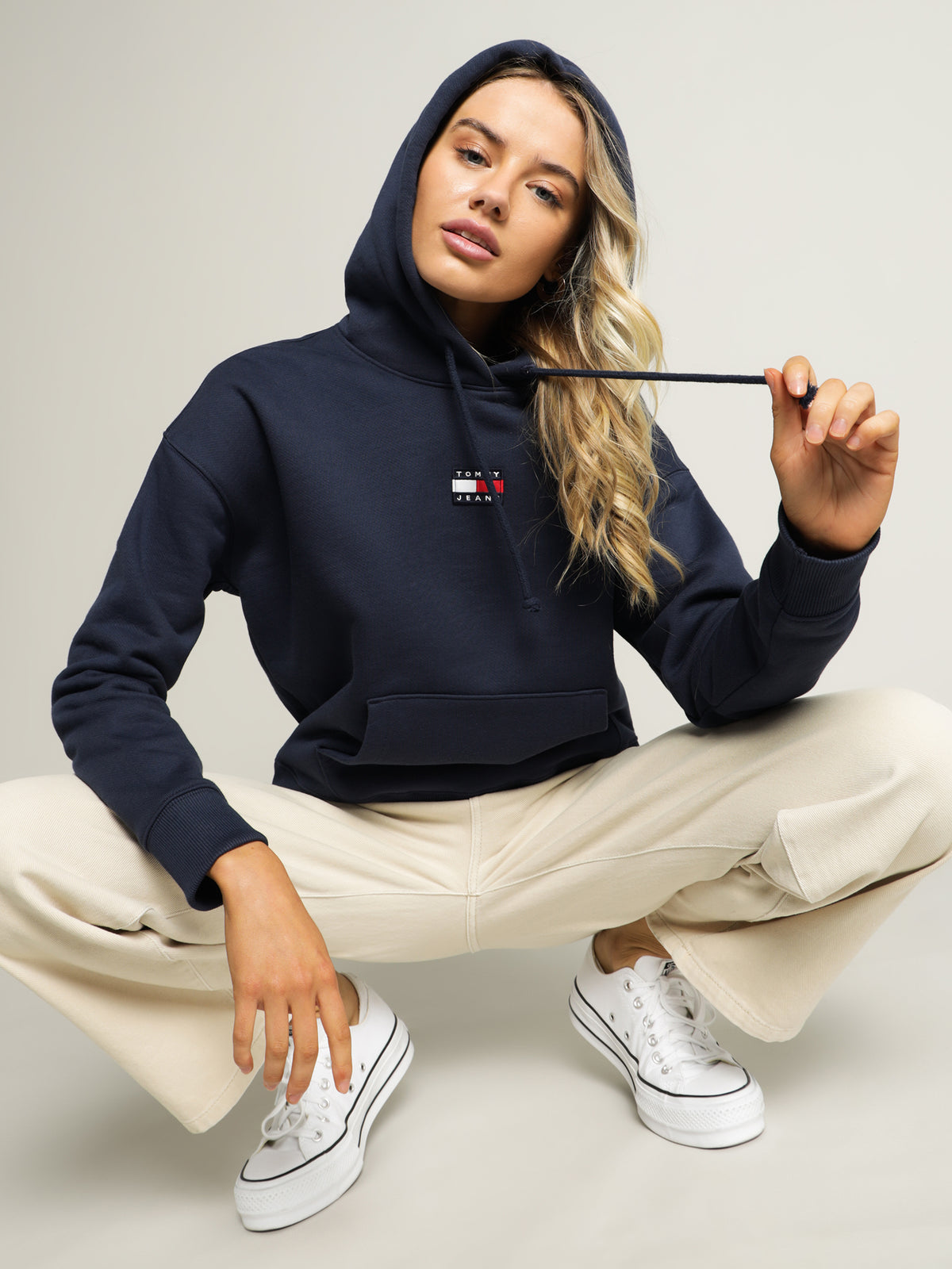 Tommy Centre Badge Hoodie in Navy