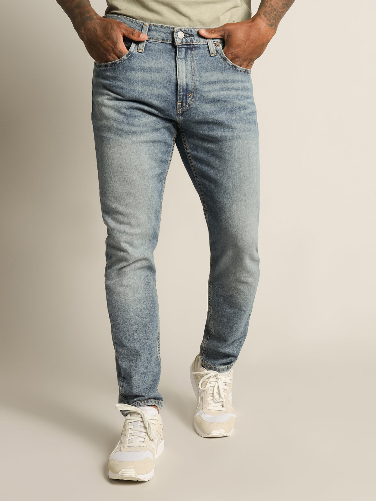 512 Slim Taper Jeans in Slowmo