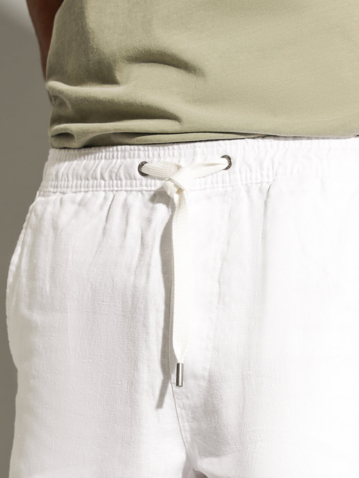 Nero Linen Shorts in White