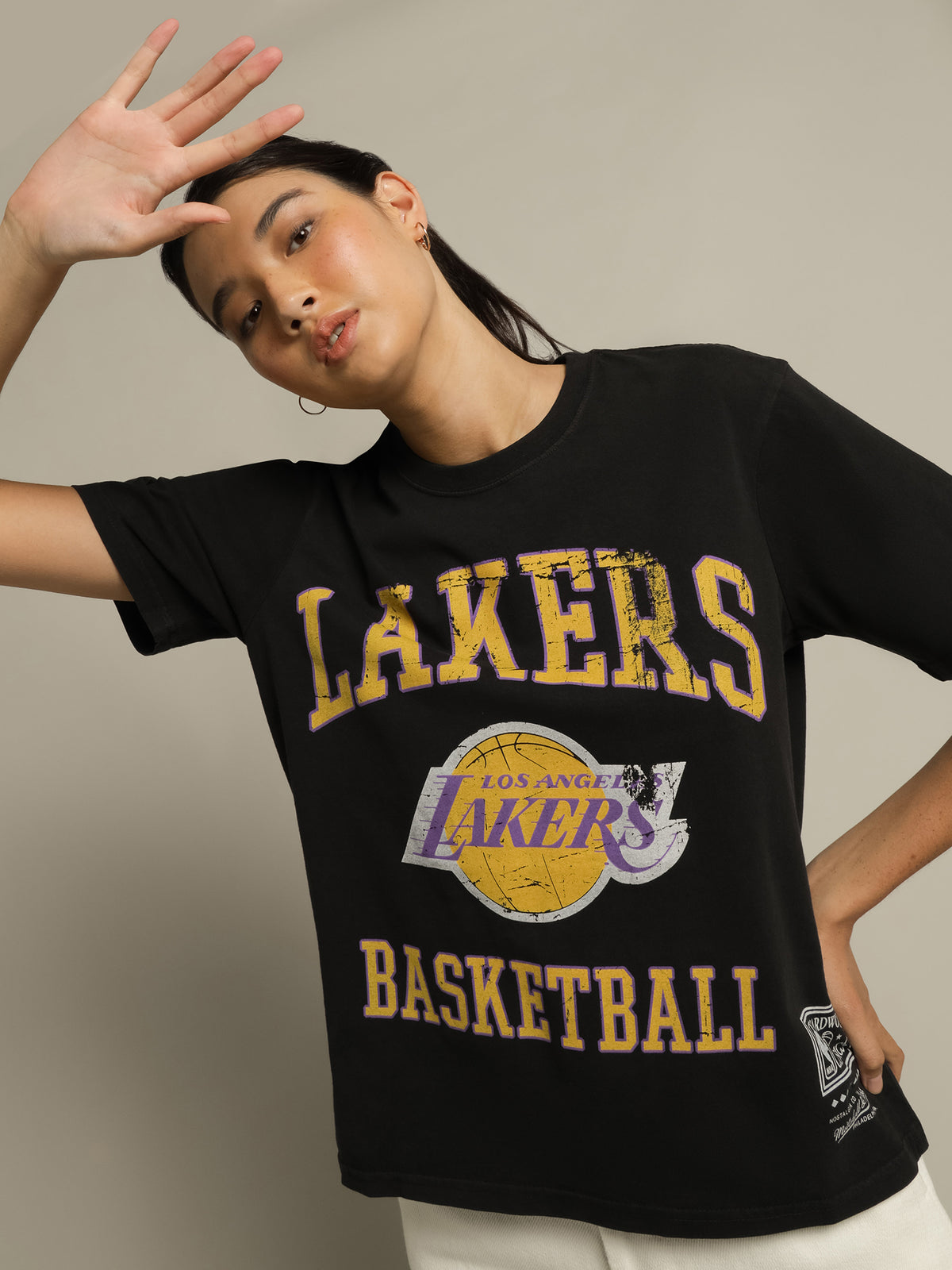 Locker Room Lakers Logo T-Shirt in Black