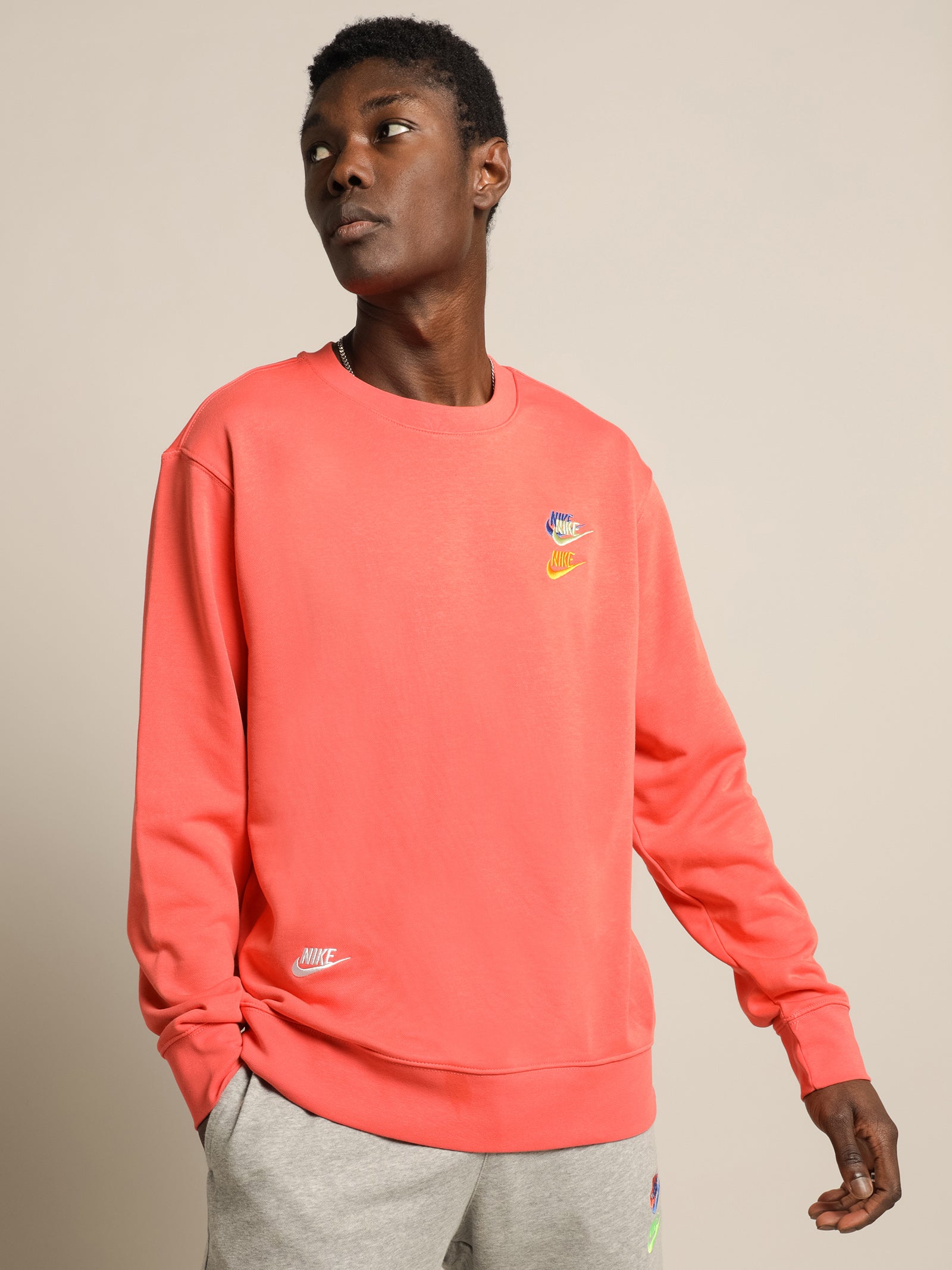 Nike NSW Club Essentials Crew Peach | Glue Store