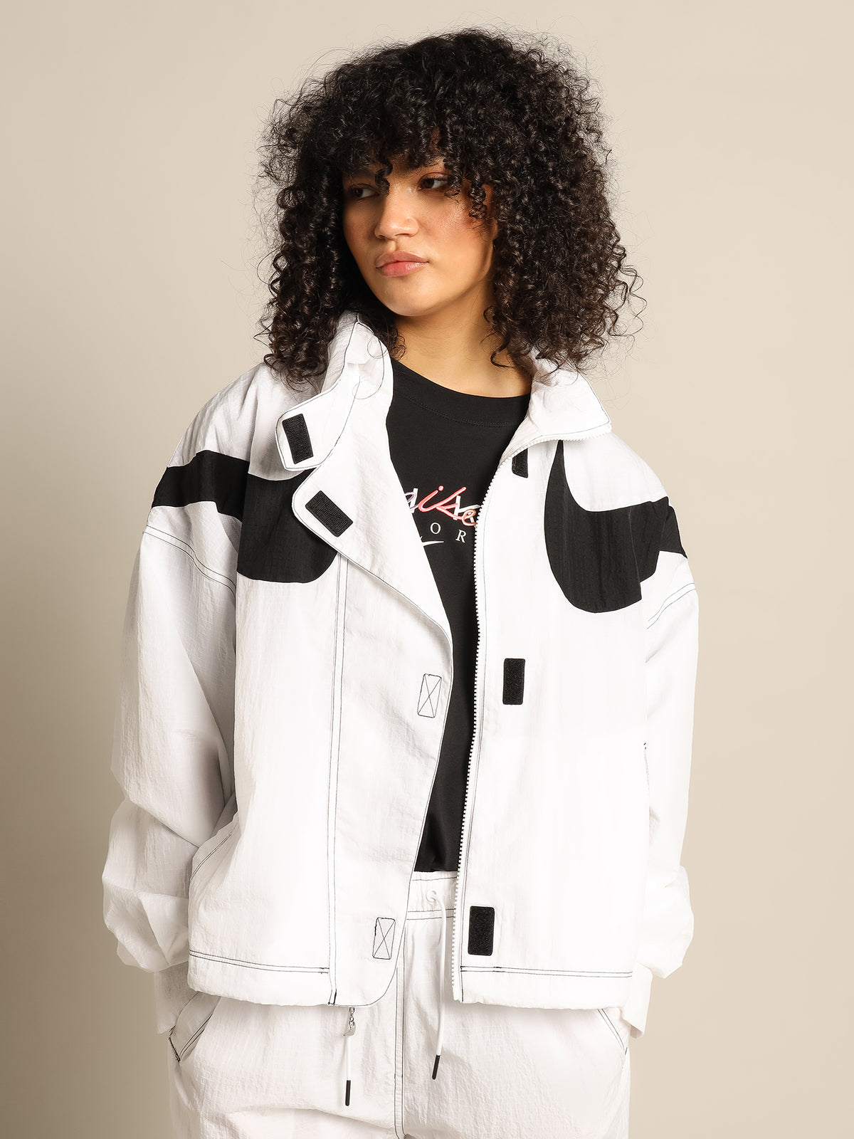 Sportswear Swoosh Repel Jacket in White &amp; Black