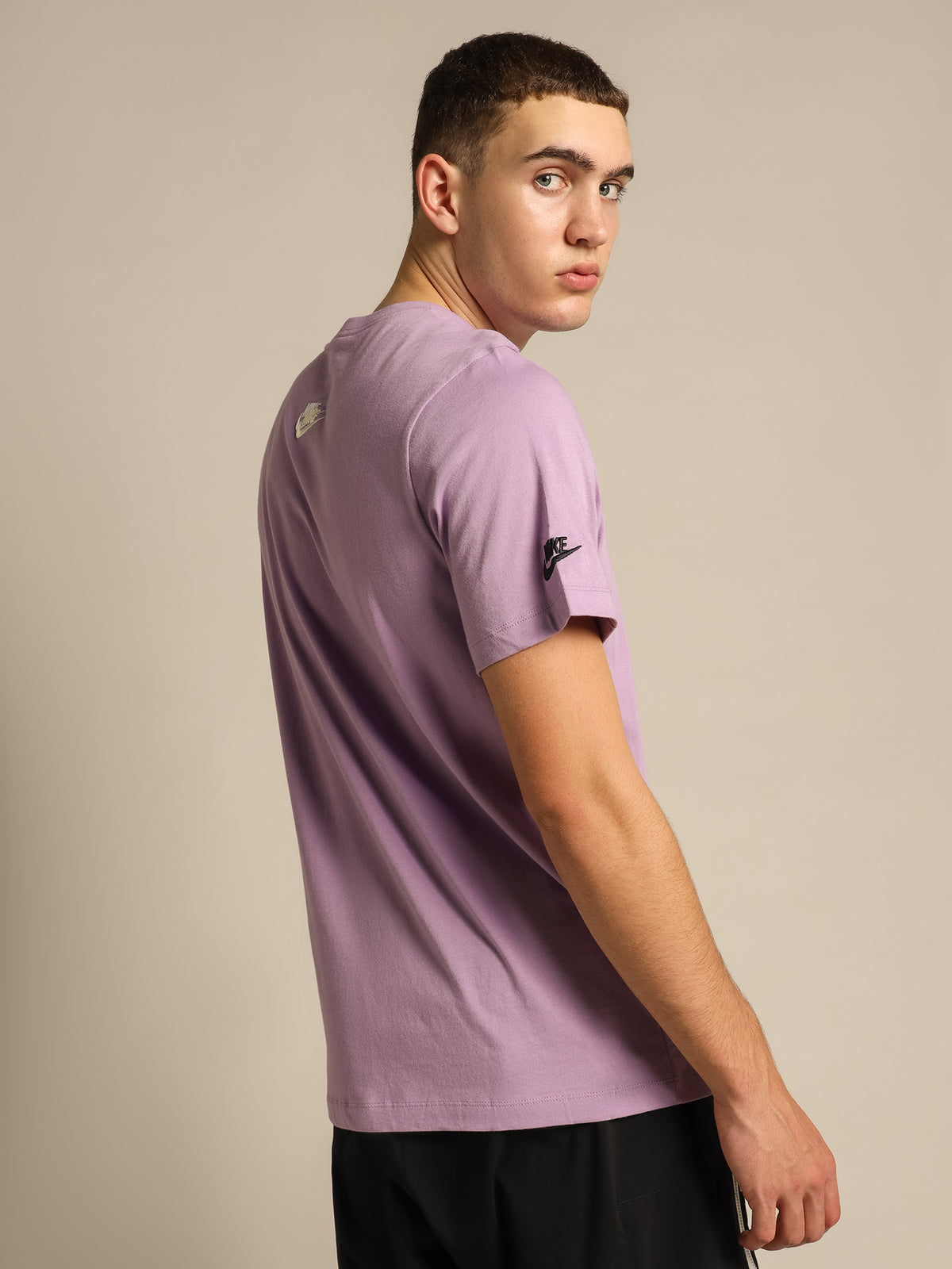 Sportswear Club Essentials T-Shirt in Violet Star