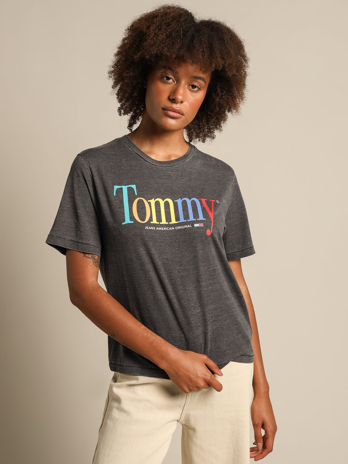 Relaxed Colour Tommy T-Shirt in Black