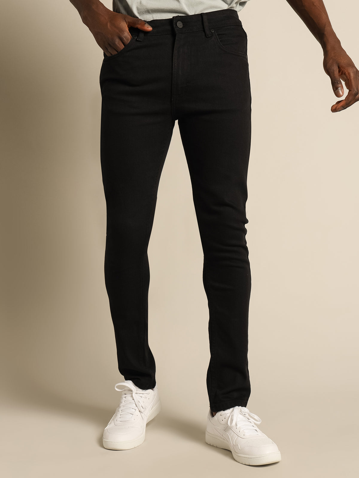 Zane Skinny Jeans in Black