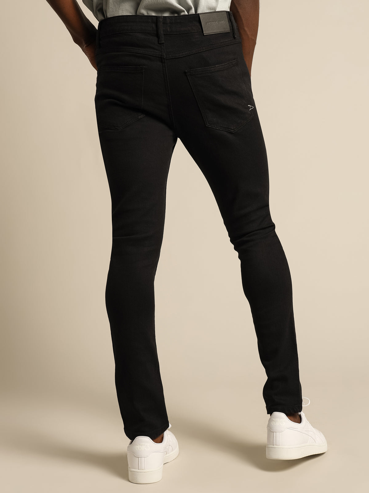 Zane Skinny Jeans in Black