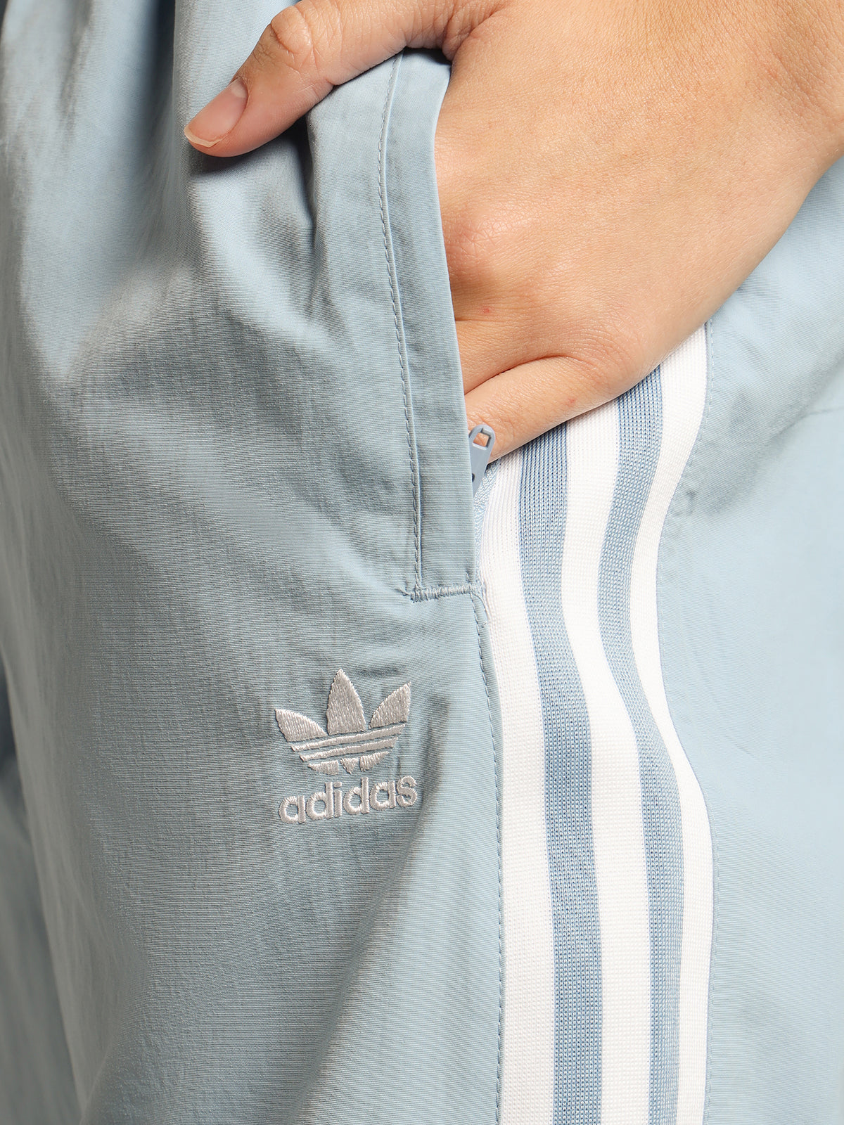 Adicolour Classics Locked-Up Trackpants in Ambient Sky