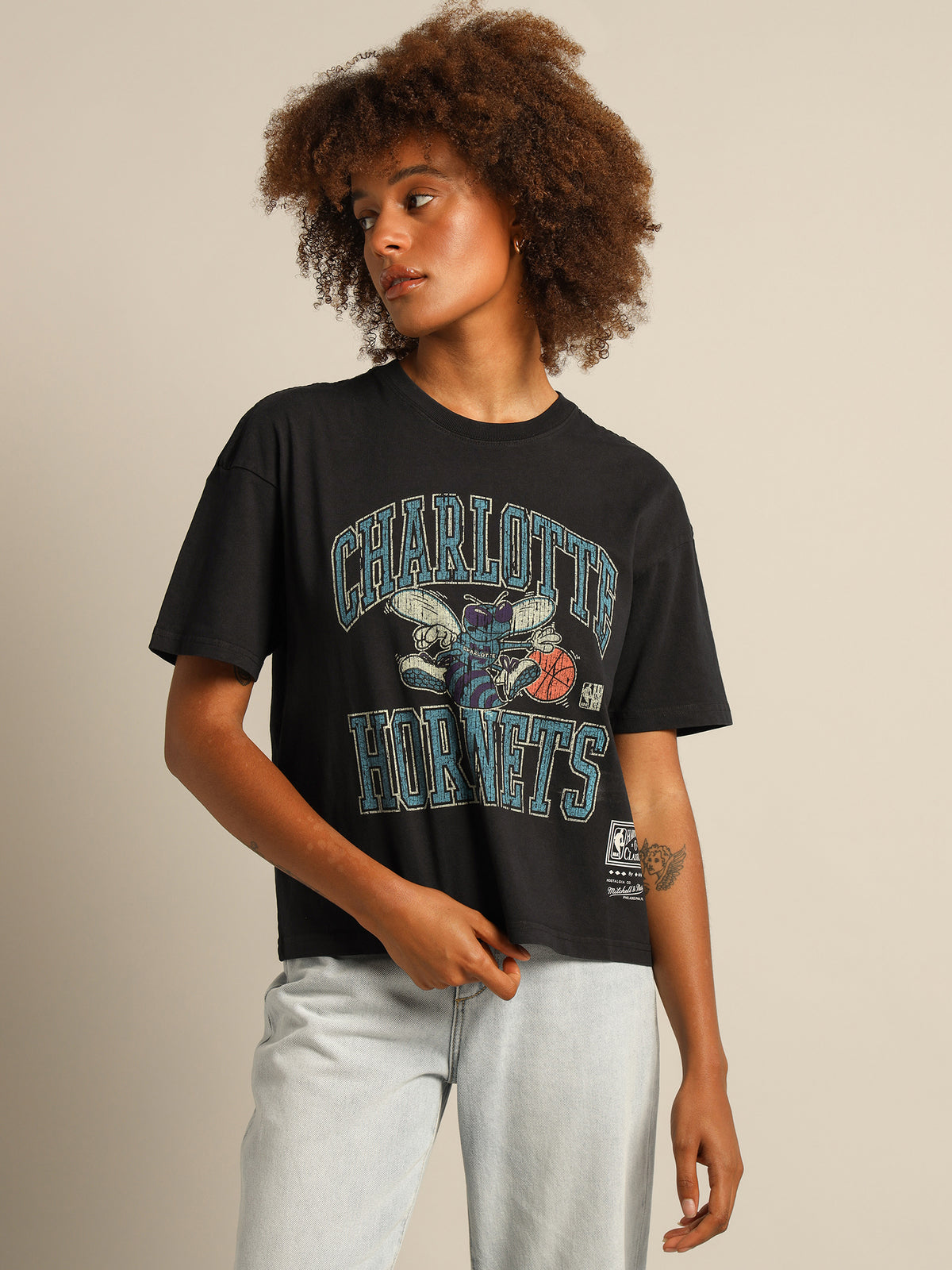 Vintage Charlotte Hornets Ivy Arch T-Shirt in Washed Black