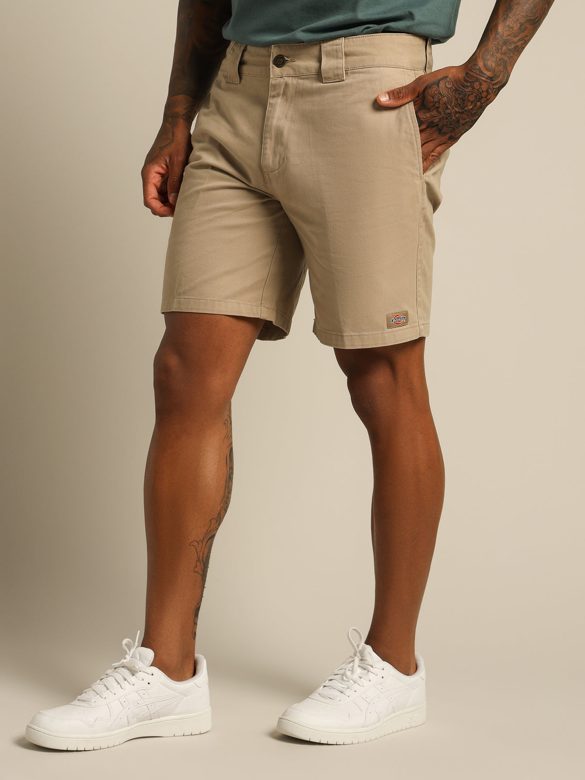 7.5&quot; Regular Fit Shorts in Khaki