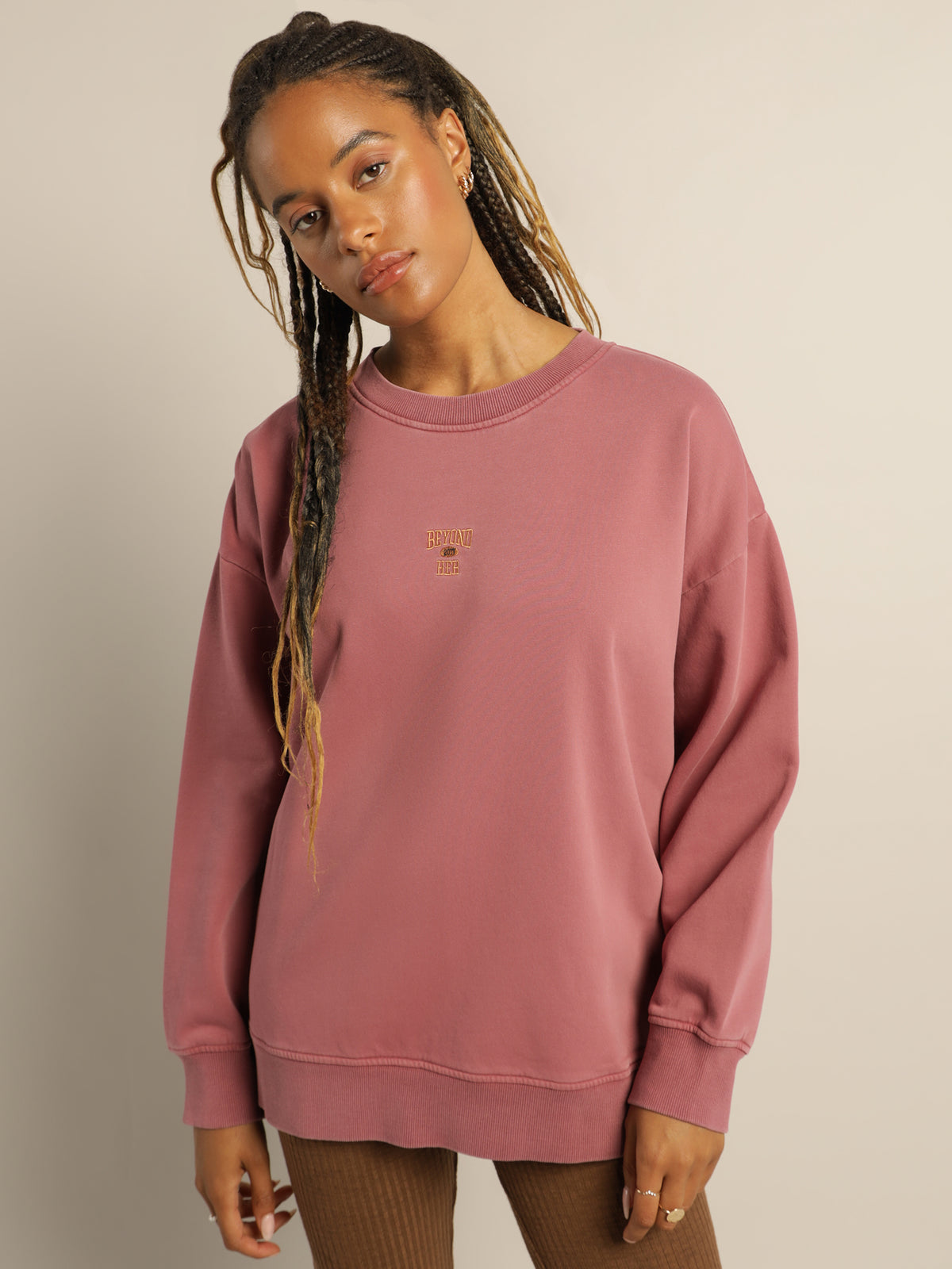 Beyond Originals Sweat in Washed Berry