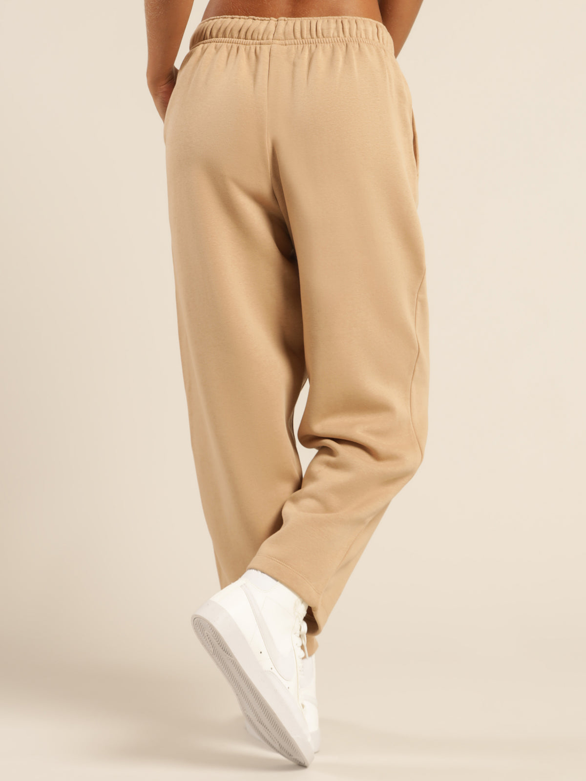 Sportswear Essentials Fleece Trackpants in Hemp &amp; White