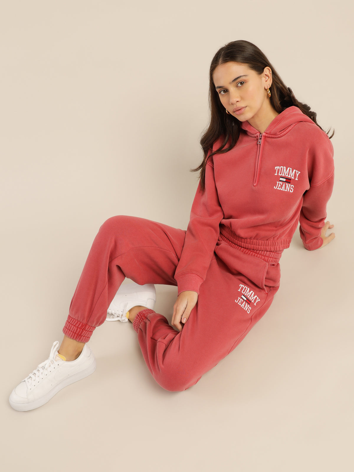 Relaxed Fit Logo Joggers in Cranberry Crush