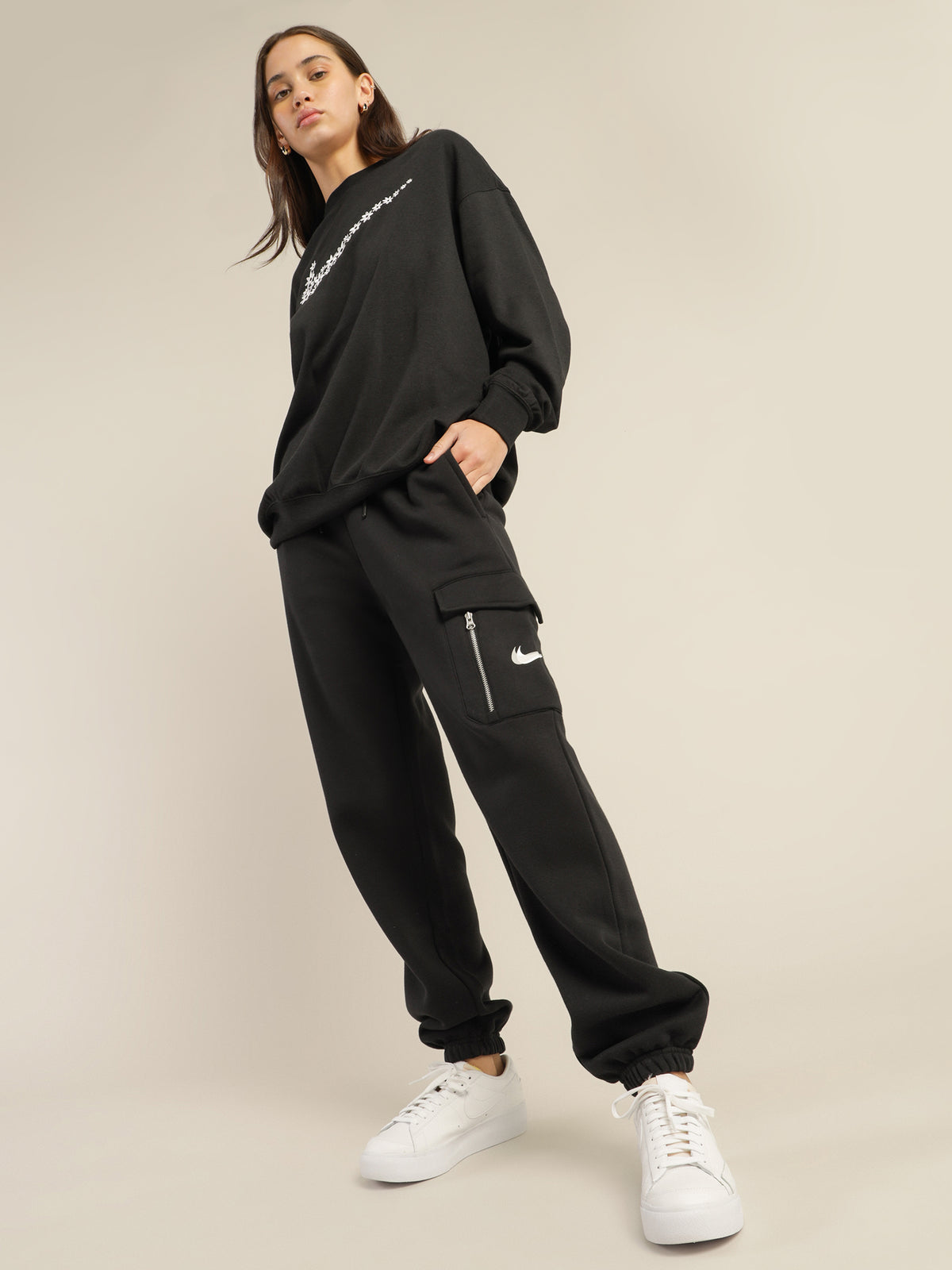 Nike Sportswear Fleece Crew Sweater | Black/White