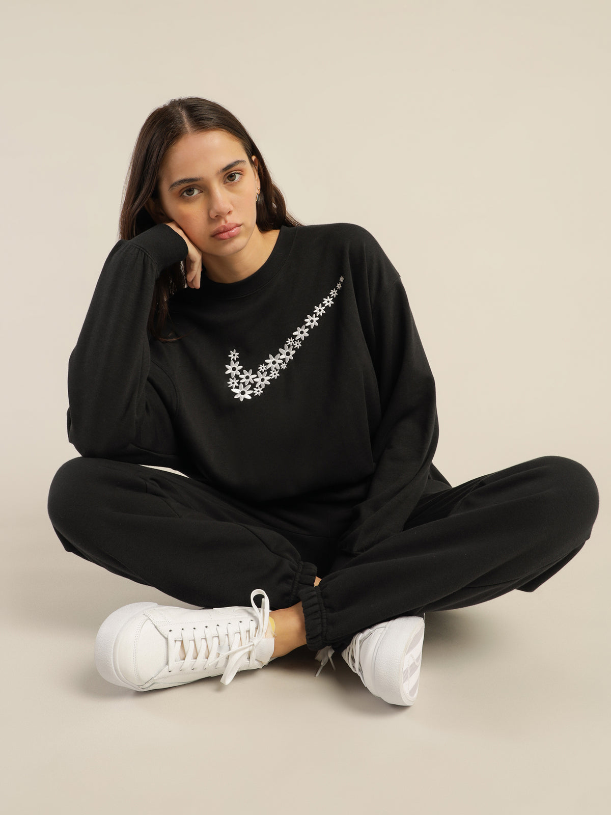 Nike Sportswear Fleece Crew Sweater | Black/White