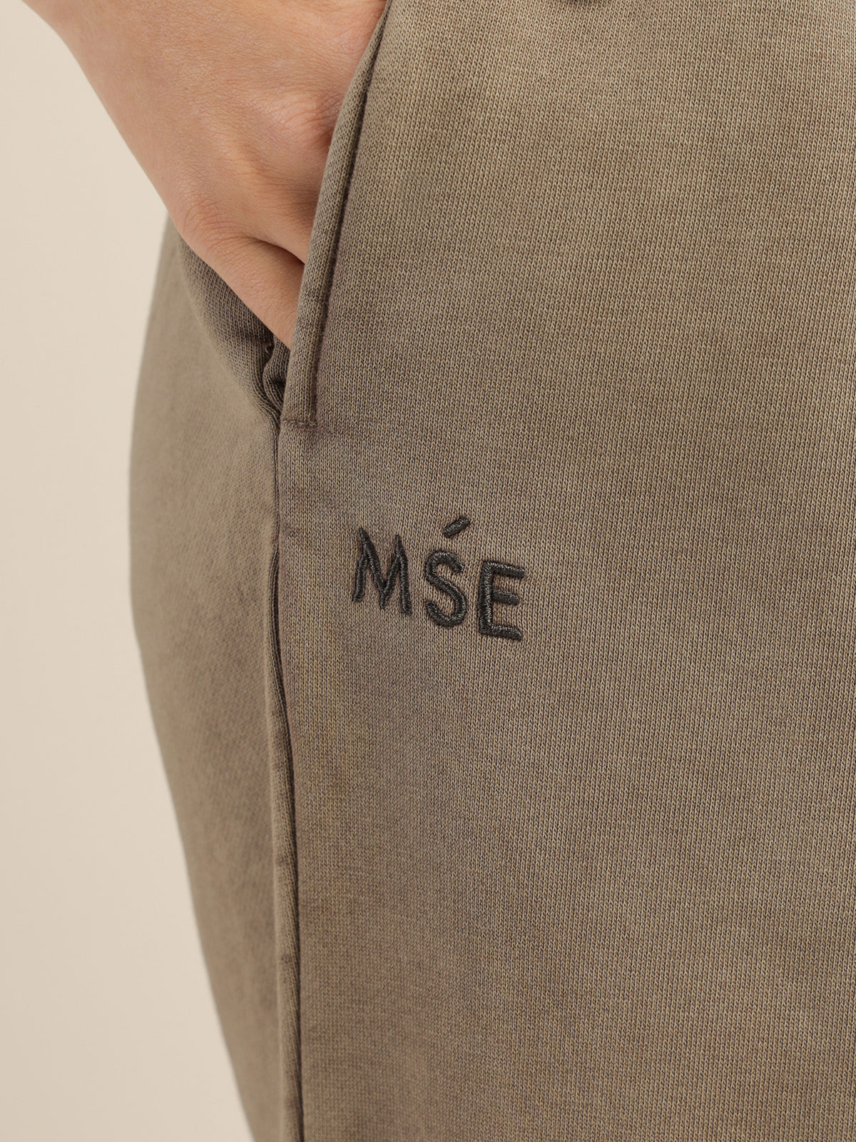First Muse Trackpants in Peppercorn