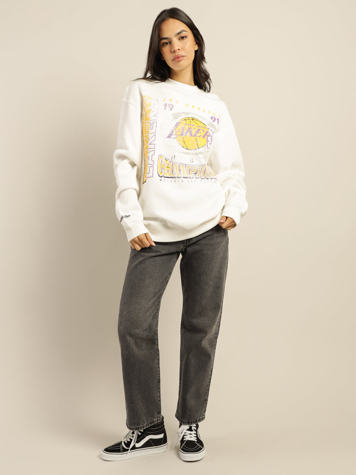 LA Lakers Road to Victory Crew Sweater in Vintage White