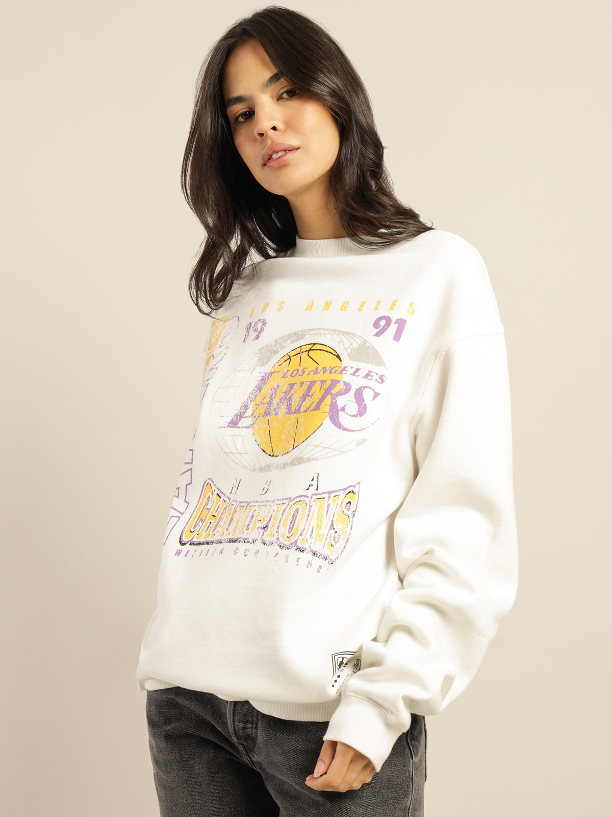 LA Lakers Road to Victory Crew Sweater in Vintage White