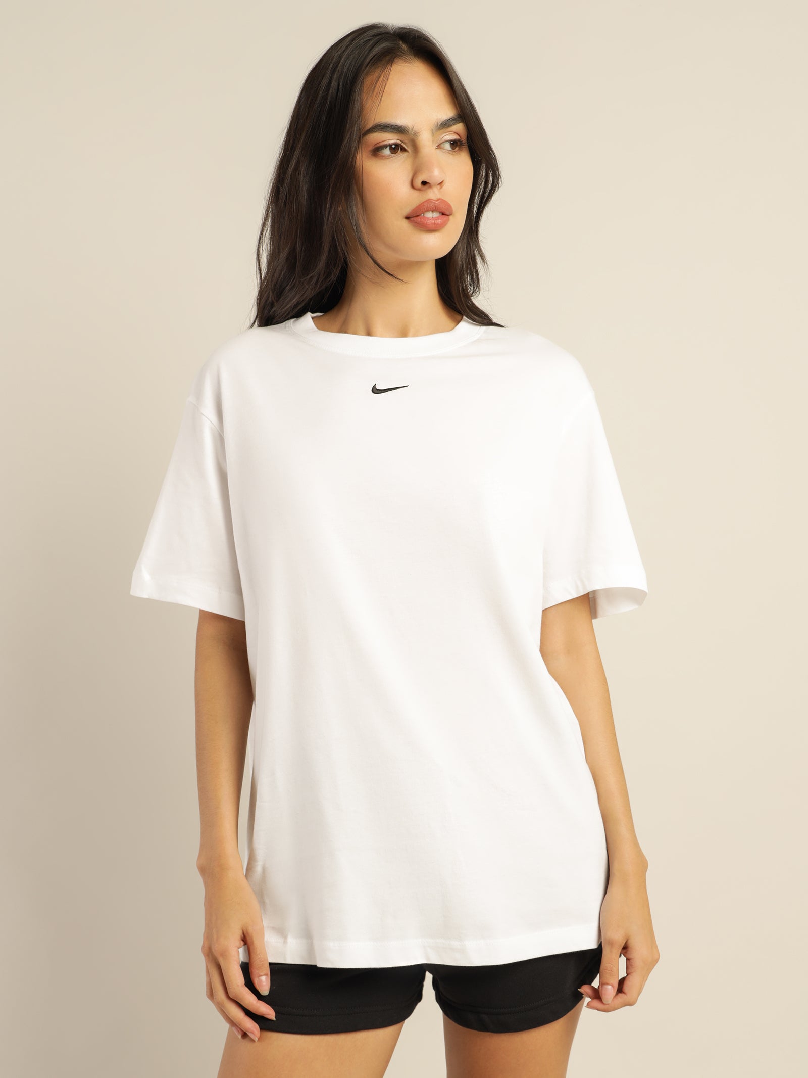Sportswear Essential Boyfriend T-Shirt in White - Glue Store