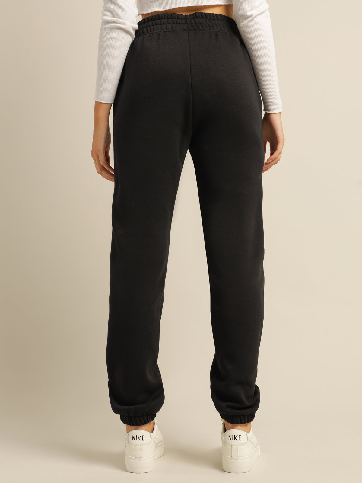 Sportswear Essential Collection Fleece Pants in Black