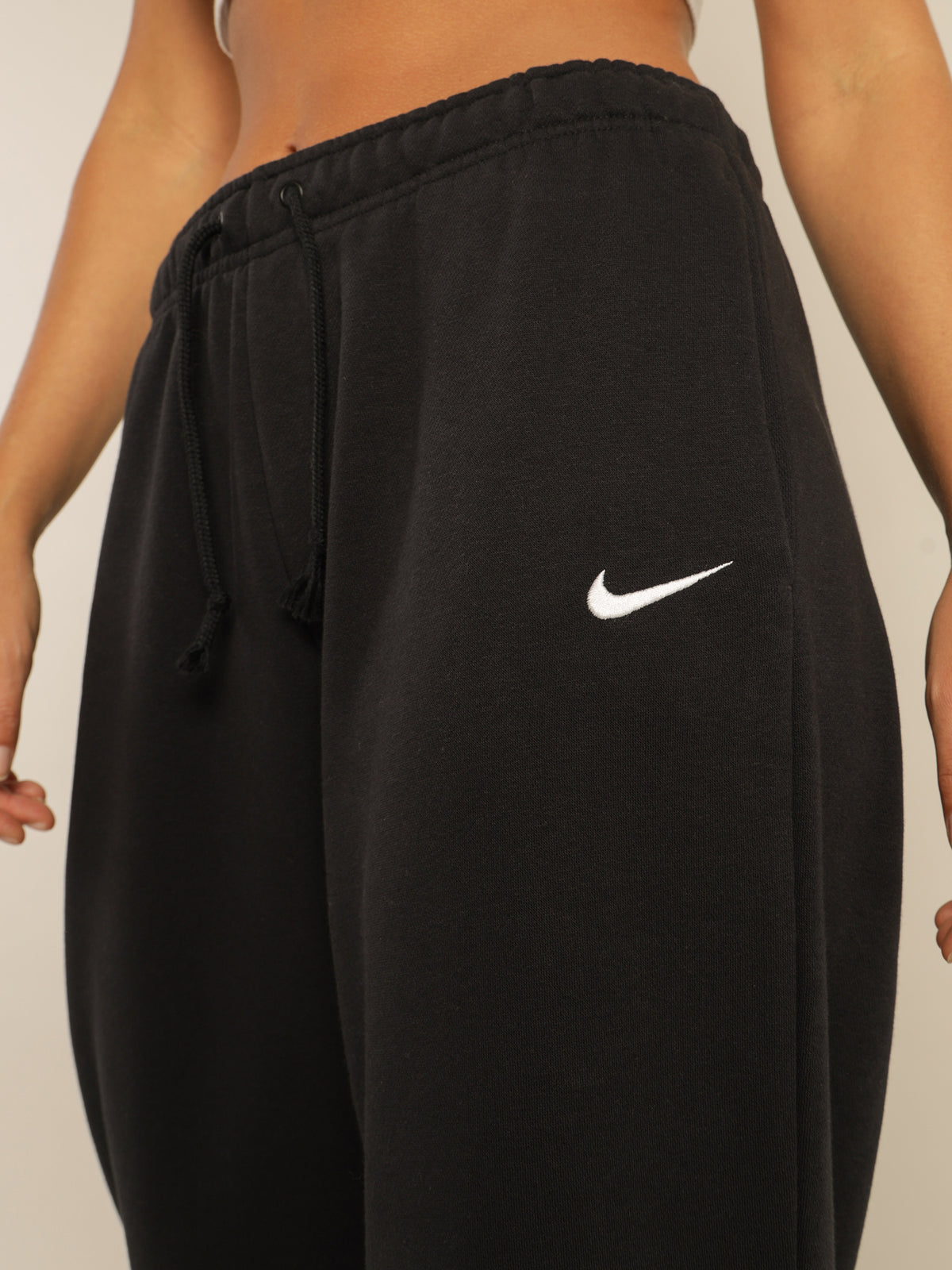Sportswear Essential Fleece Pants in Black