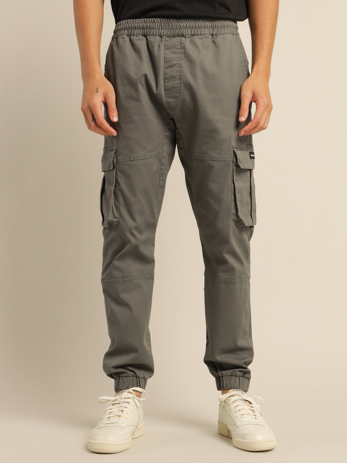 Formation Utility Jogger in Light Grey