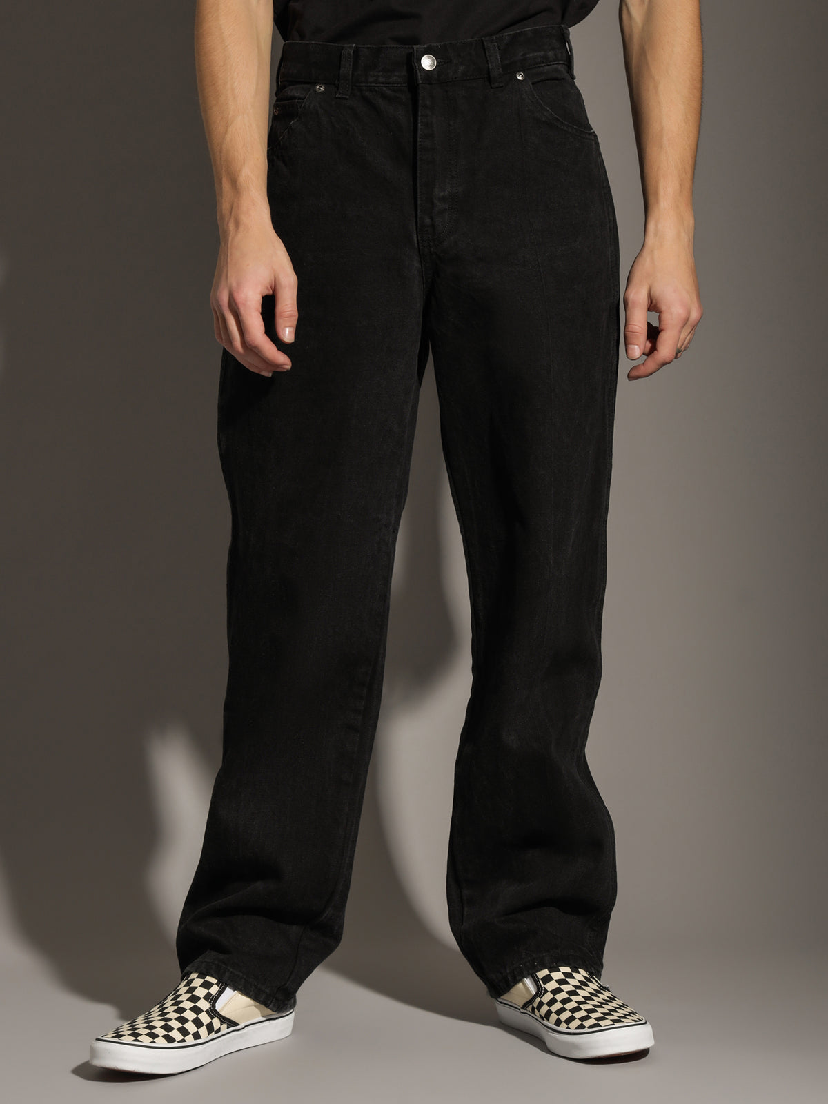 Relaxed Straight Fit 5-Pocket Denim Jeans in Rinsed Black