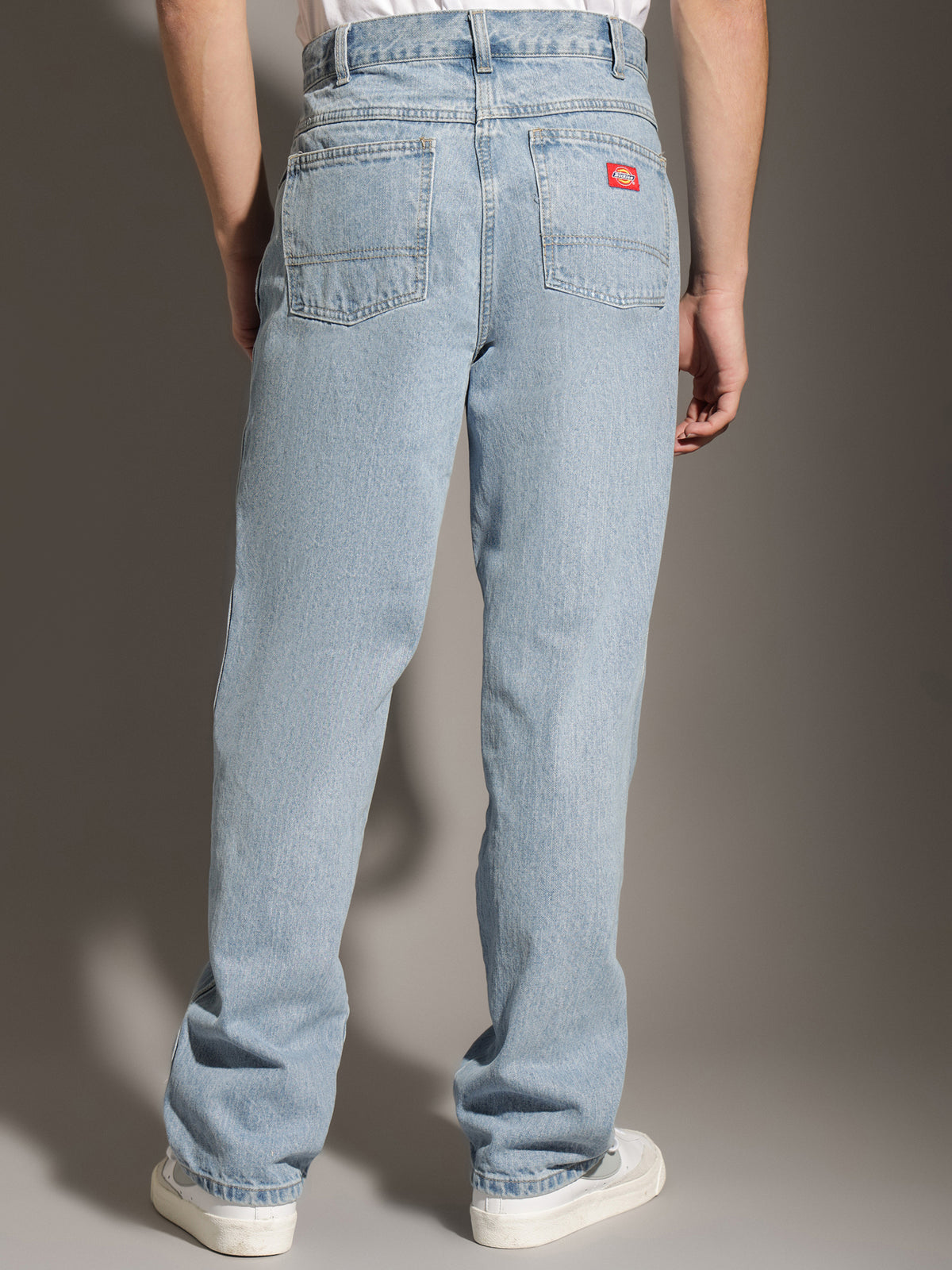 Relaxed Straight Fit 5-Pocket Jeans in Light Indigo Blue