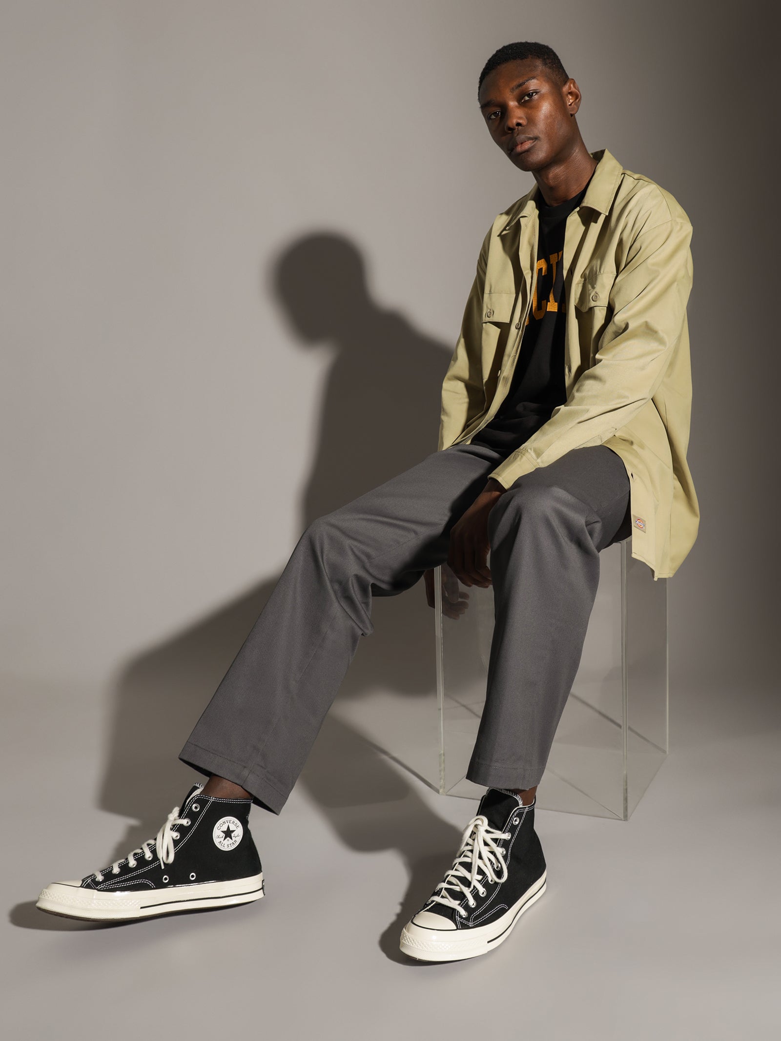 Charcoal Converse Outfit Converse Alte Jeans Con Risvolto E