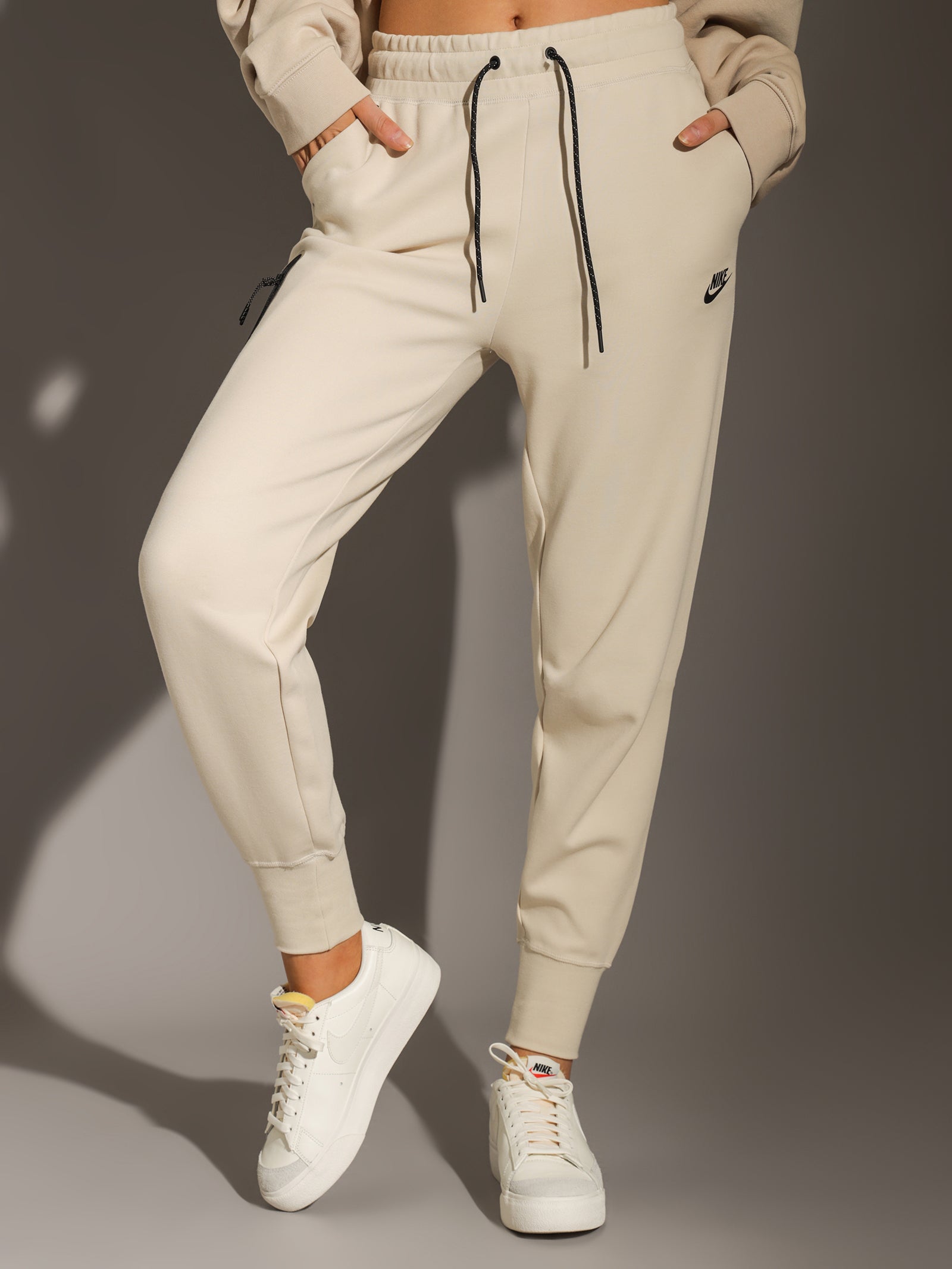 Nike Sportswear Tech Fleece High Rise Trackpants Oatmeal/Bl