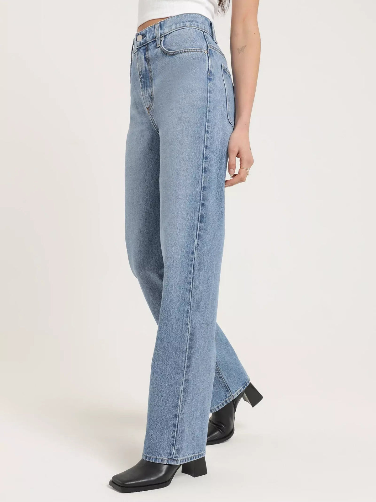 Lou Jeans in Forever Blue