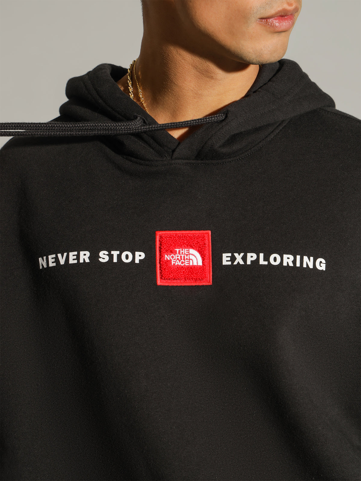 Red&#39;s Pull Over Hoodie in Black