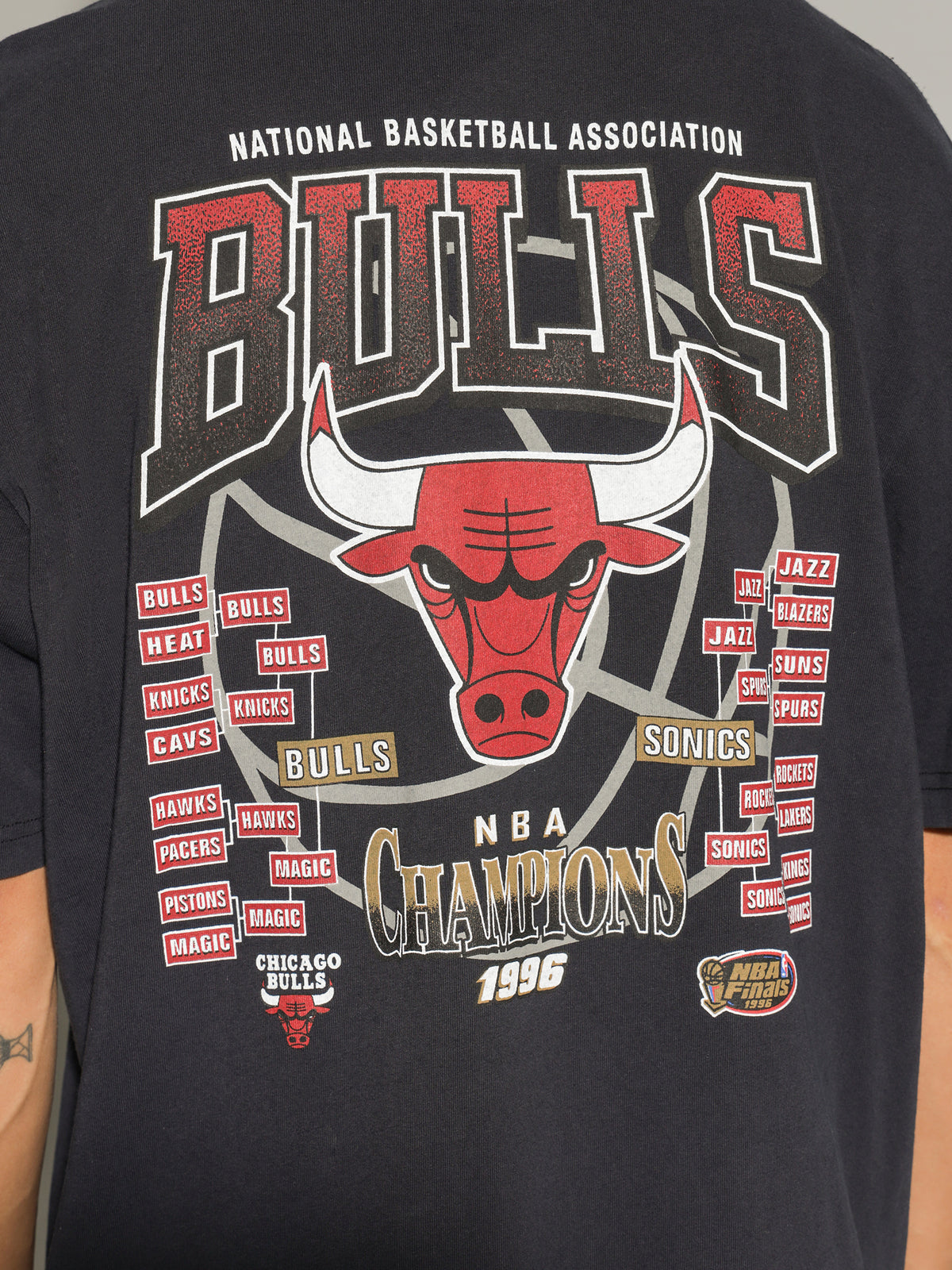 Chicago Bulls Vintage T-Shirt in Faded Black