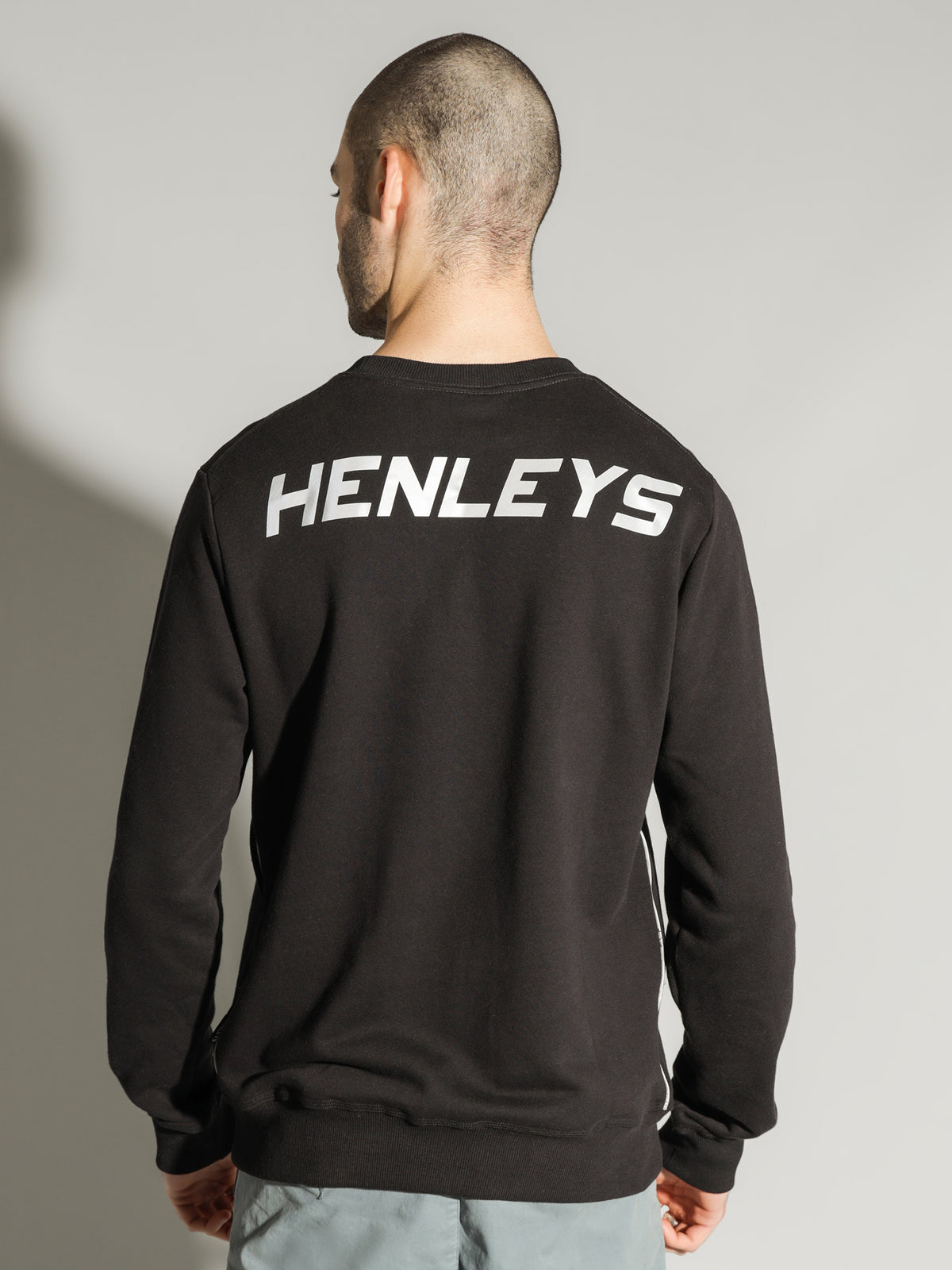 Henleys League Reflective Crew Sweater | Black