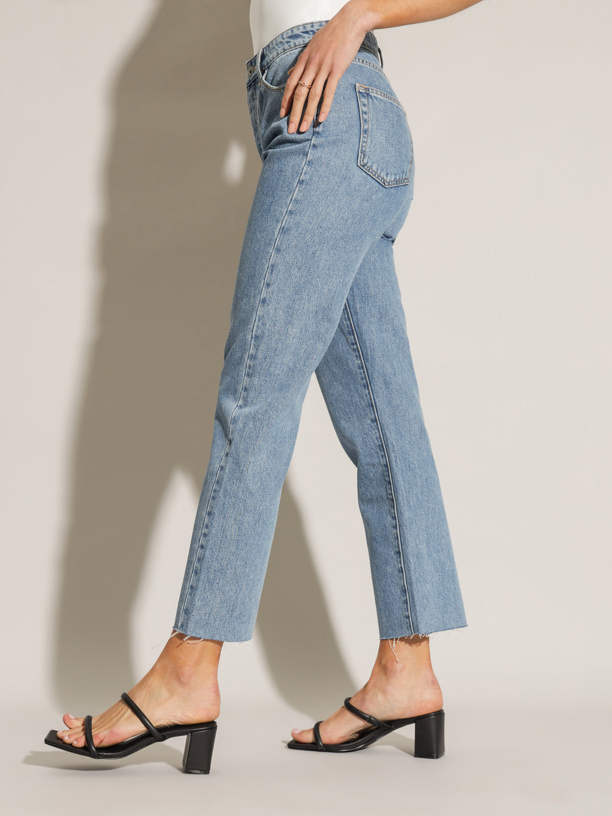 Nina Crop Jeans in Mid Blue
