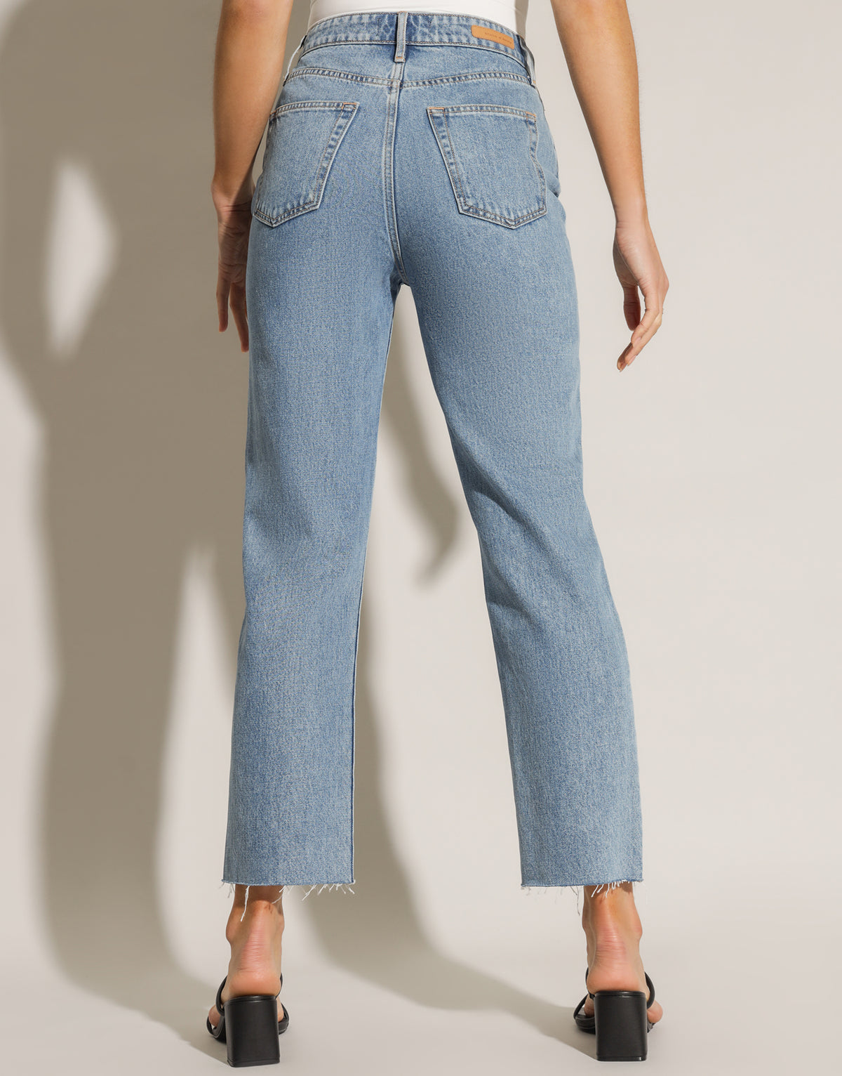 Nina Crop Jeans in Mid Blue