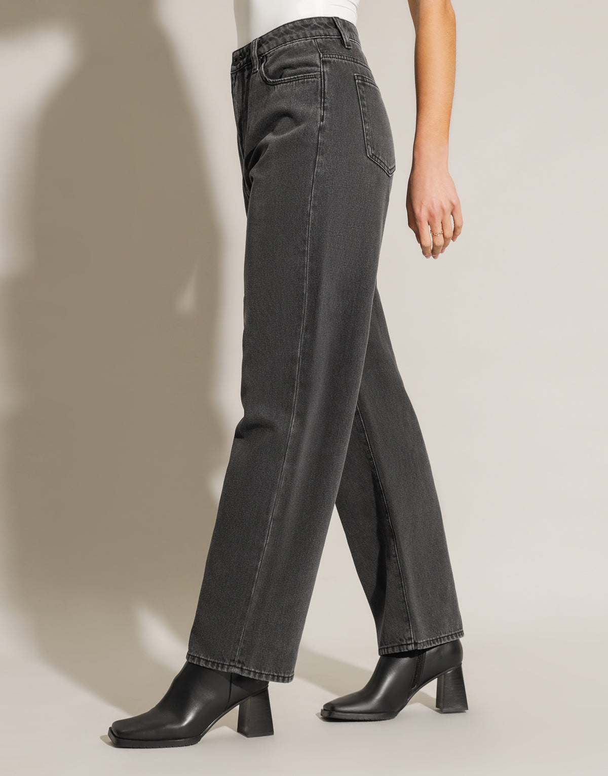 Kaia Baggy Jeans in Worn Black