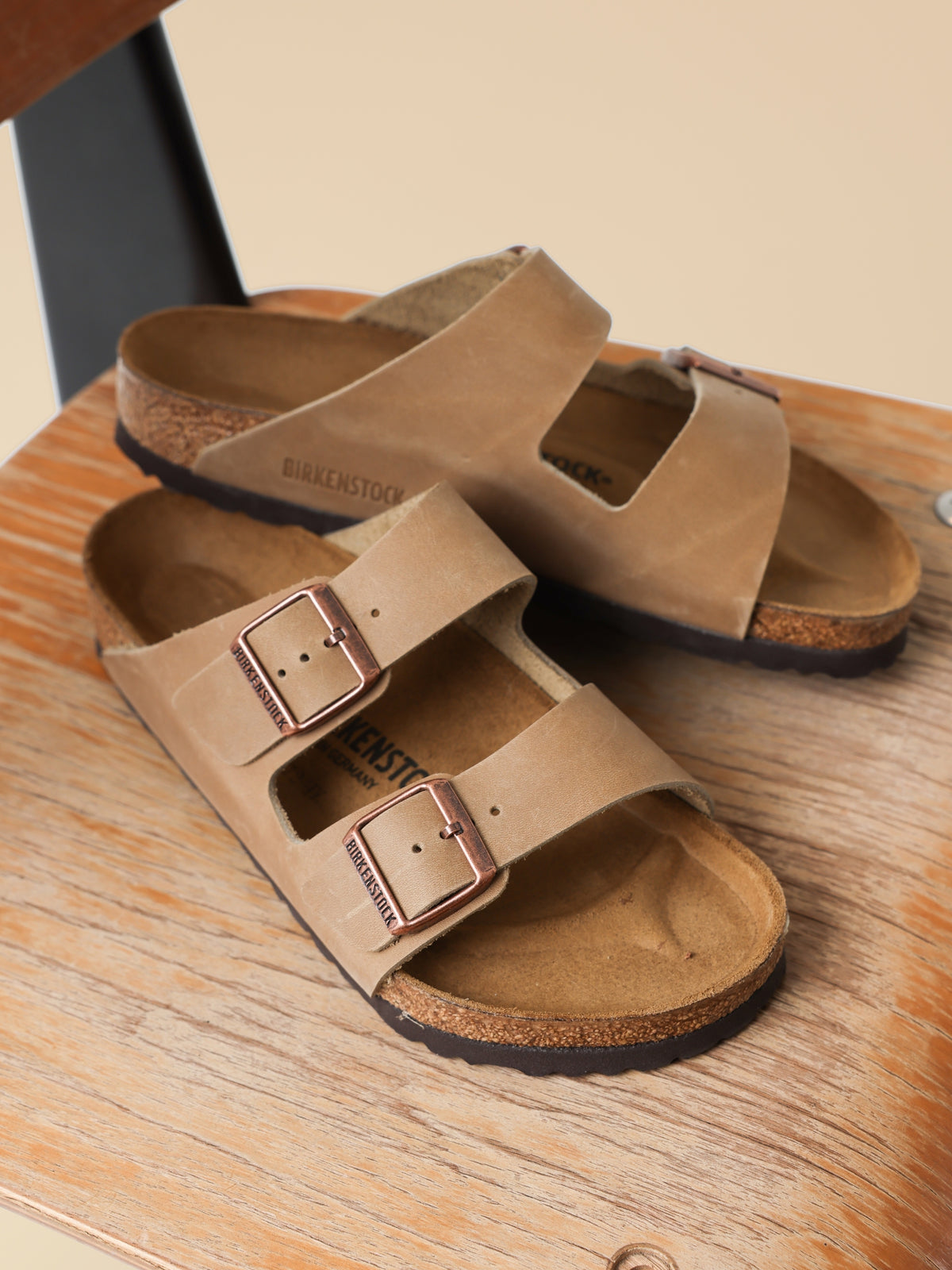 Unisex Arizona Two-Strap Regular Sandals in Tobacco Brown Leathe - Glue Store